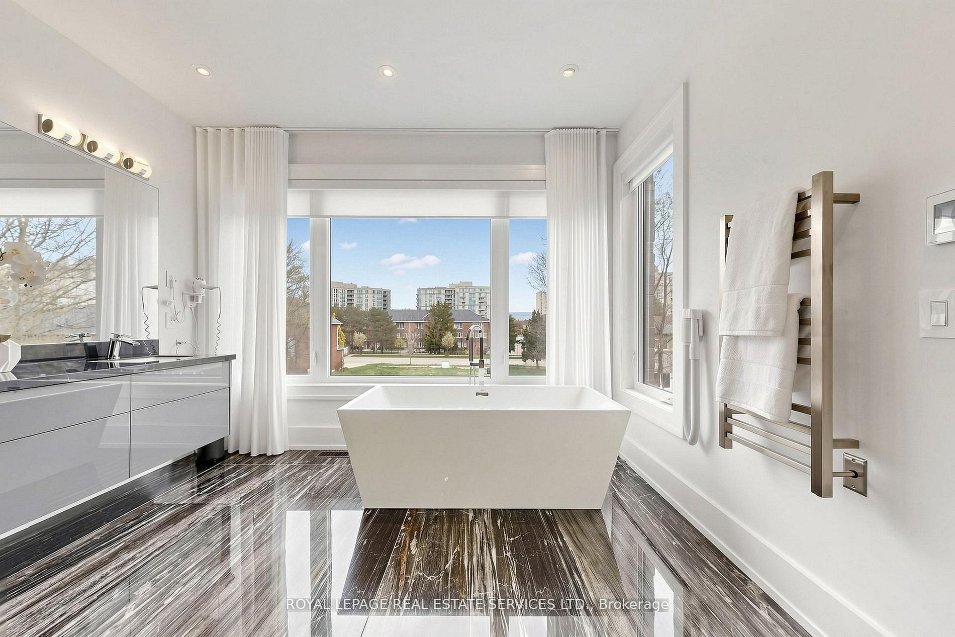 203 Crestwood Road, Vaughan, ON L4J 1A8