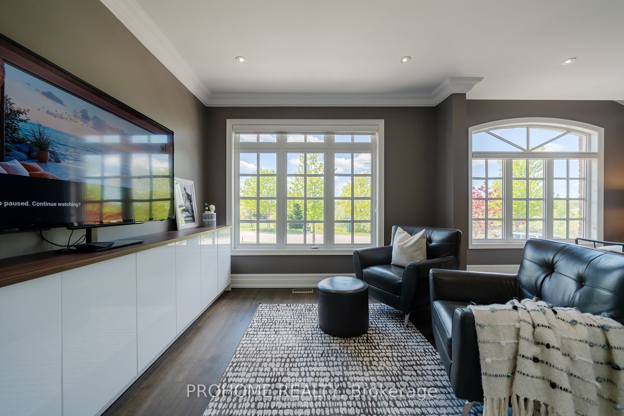 17 Fountainview Lane, Uxbridge, ON L9P 0B8