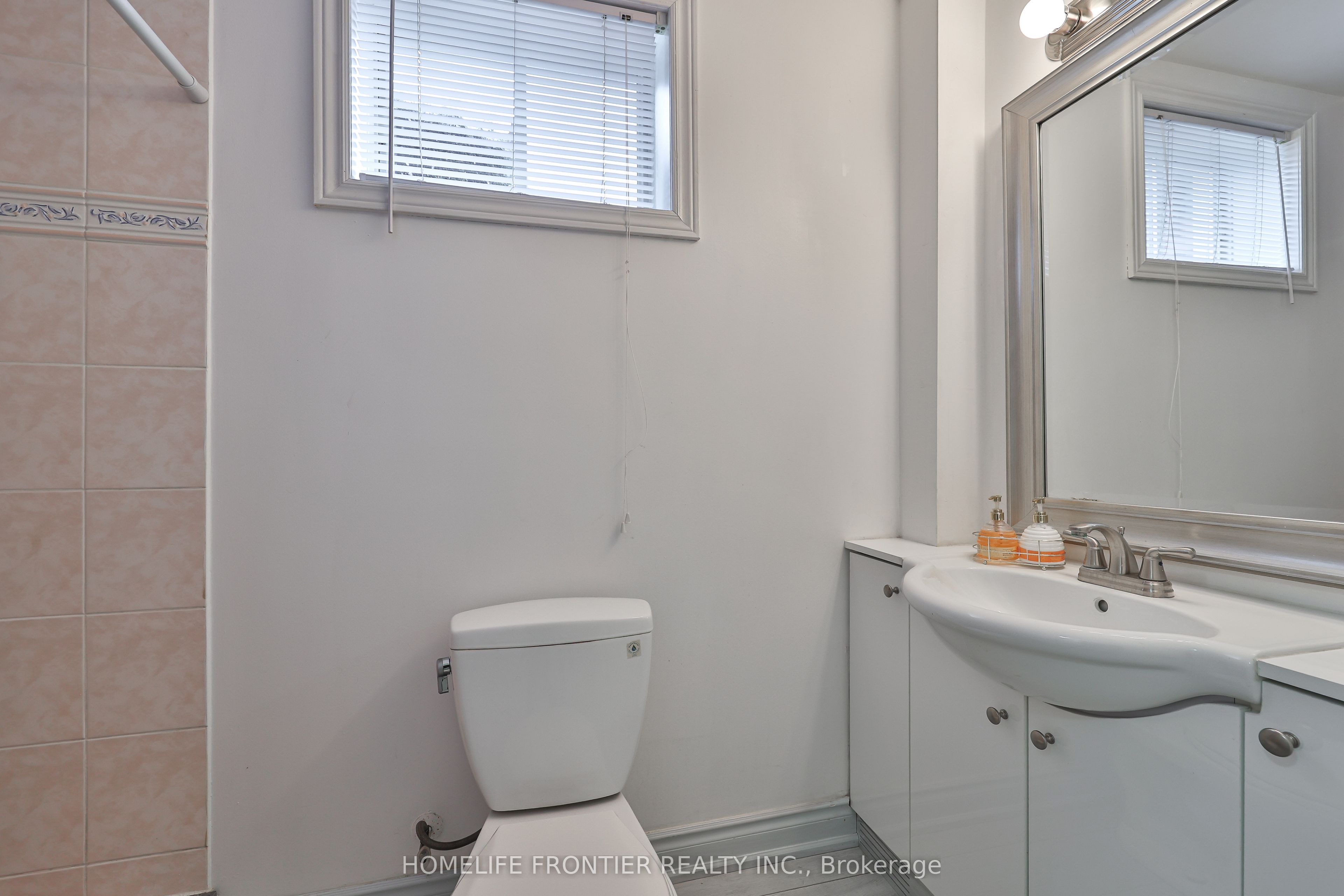 30 Saint Avenue, Bradford West Gwillimbury, ON L3Z 3E6