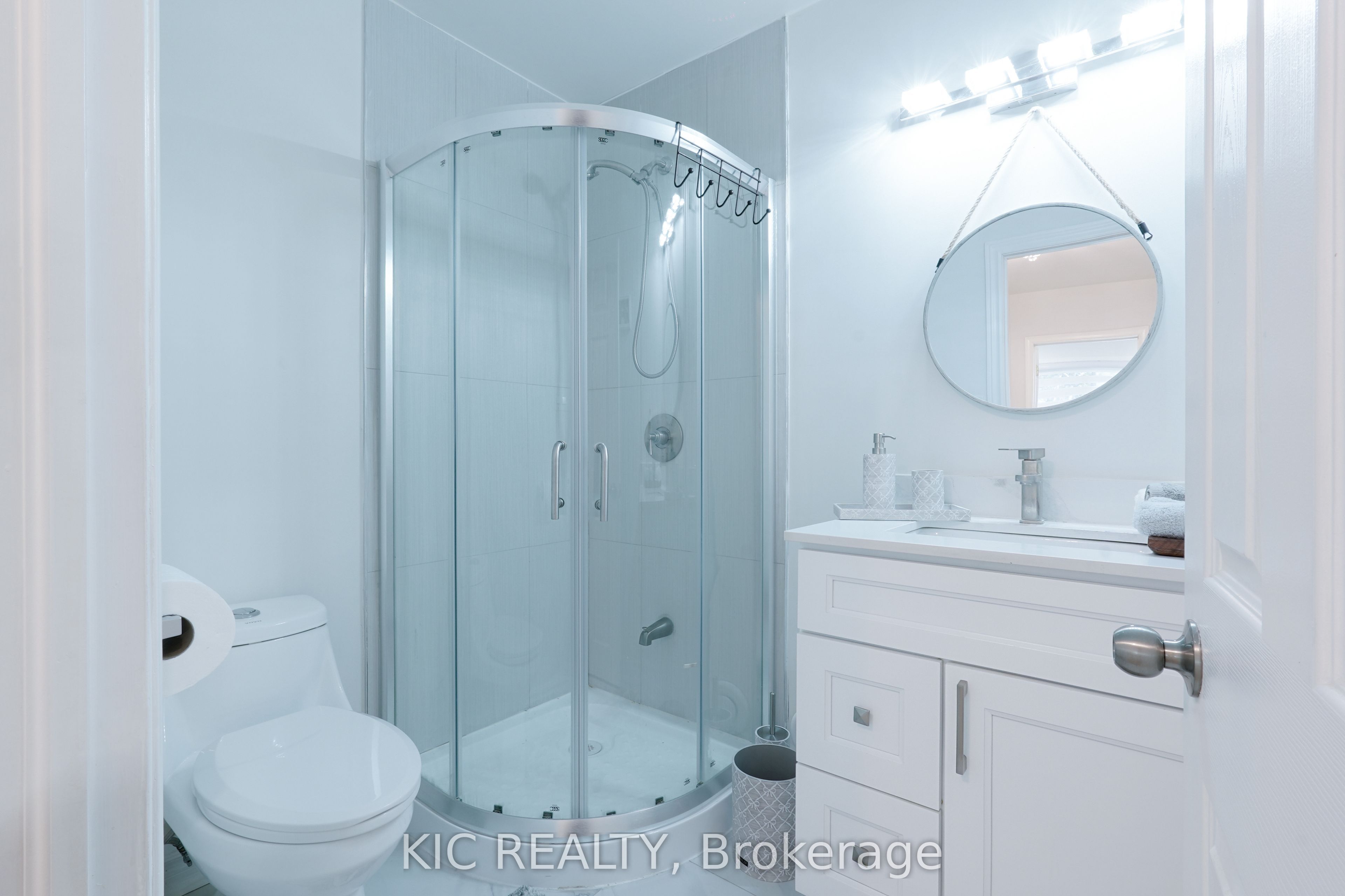 249 Tampico Road, Richmond Hill, ON L4C 4R8