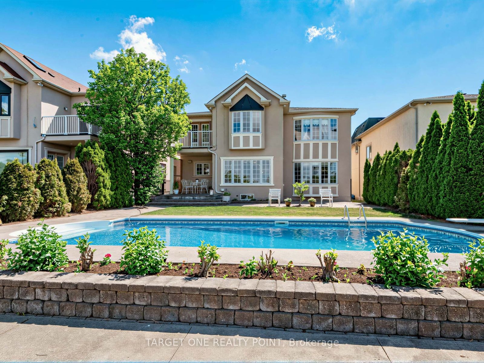 20 Ormsby Court, Richmond Hill, ON L4B 4P8