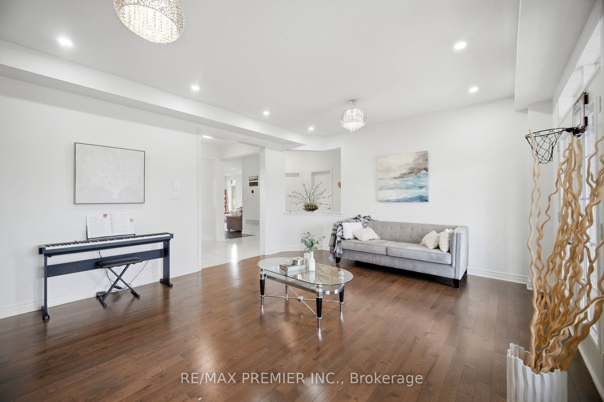 100 Inverness Way, Bradford West Gwillimbury, ON L3Z 0W5