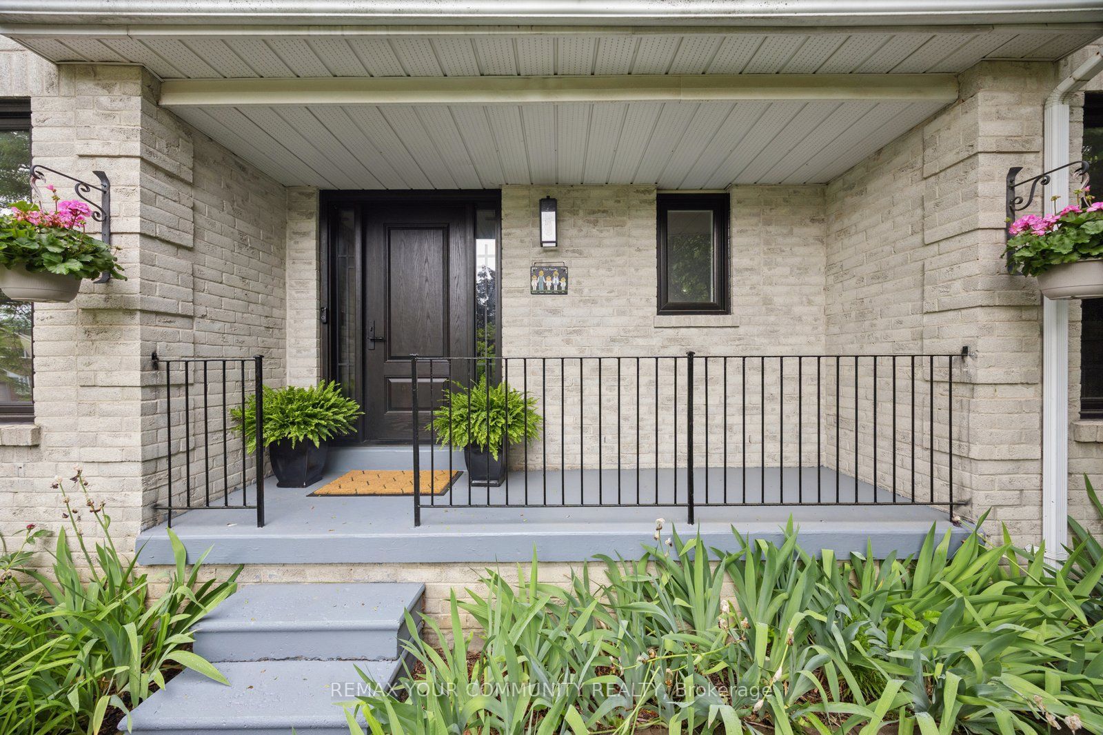 16 Autumn Way, Aurora, ON L4G 4P1