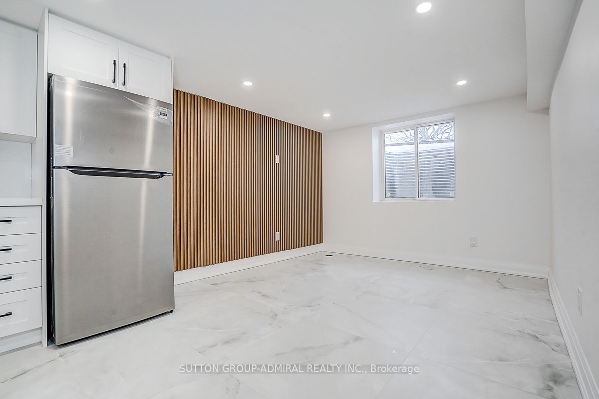 176 Cherrywood Drive, Newmarket, ON L3Y 2X8