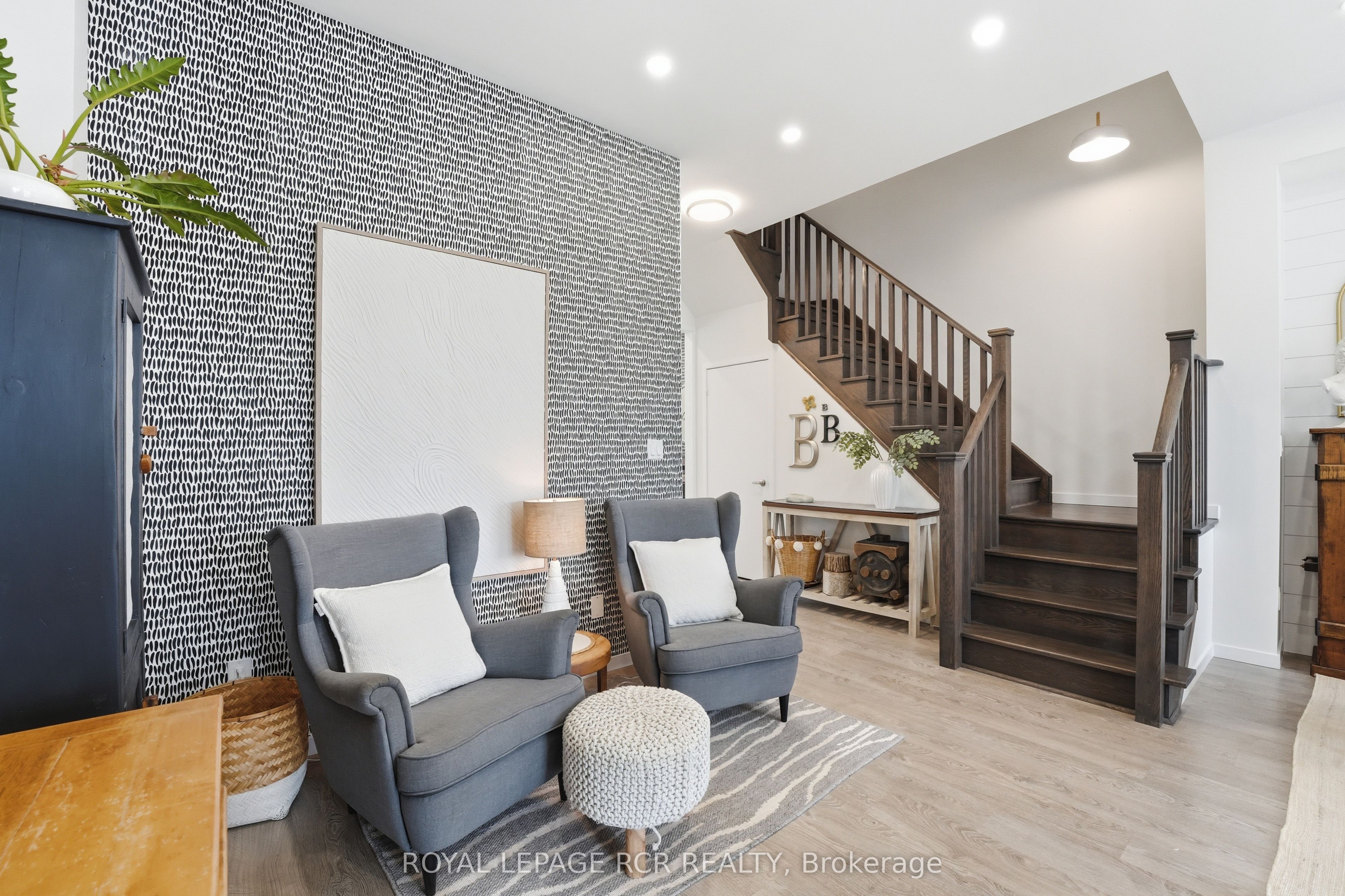 1202 Wellington Street E, Aurora, ON L4G 2C9