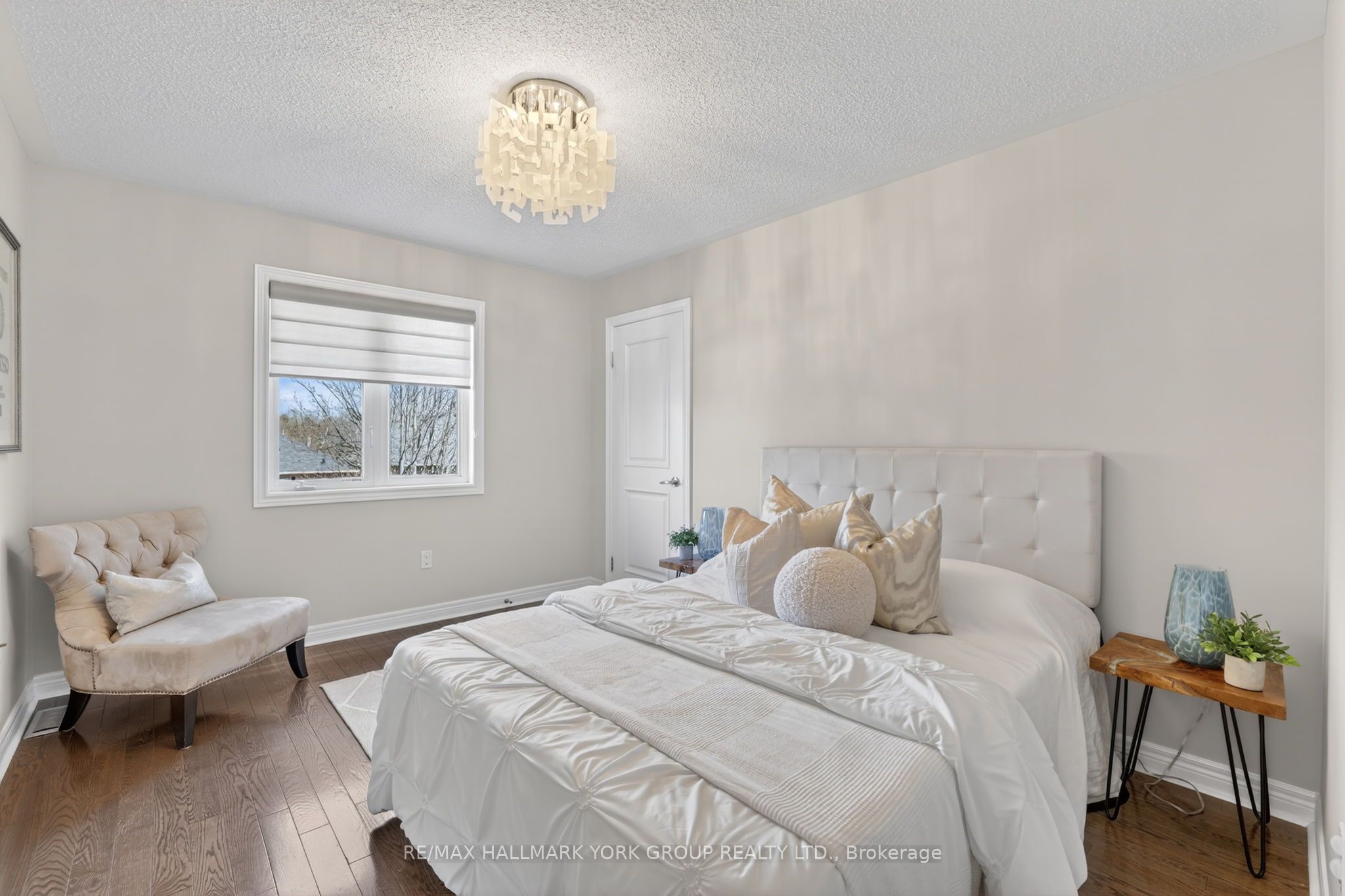 260 Willis Drive, Aurora, ON L4G 7M2