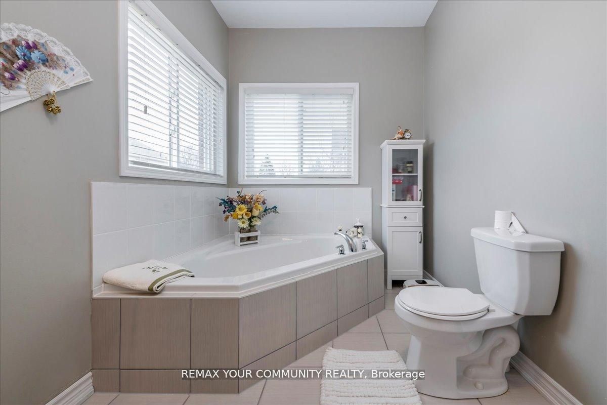 760 Freemont Court, Innisfil, ON L9S 0K4