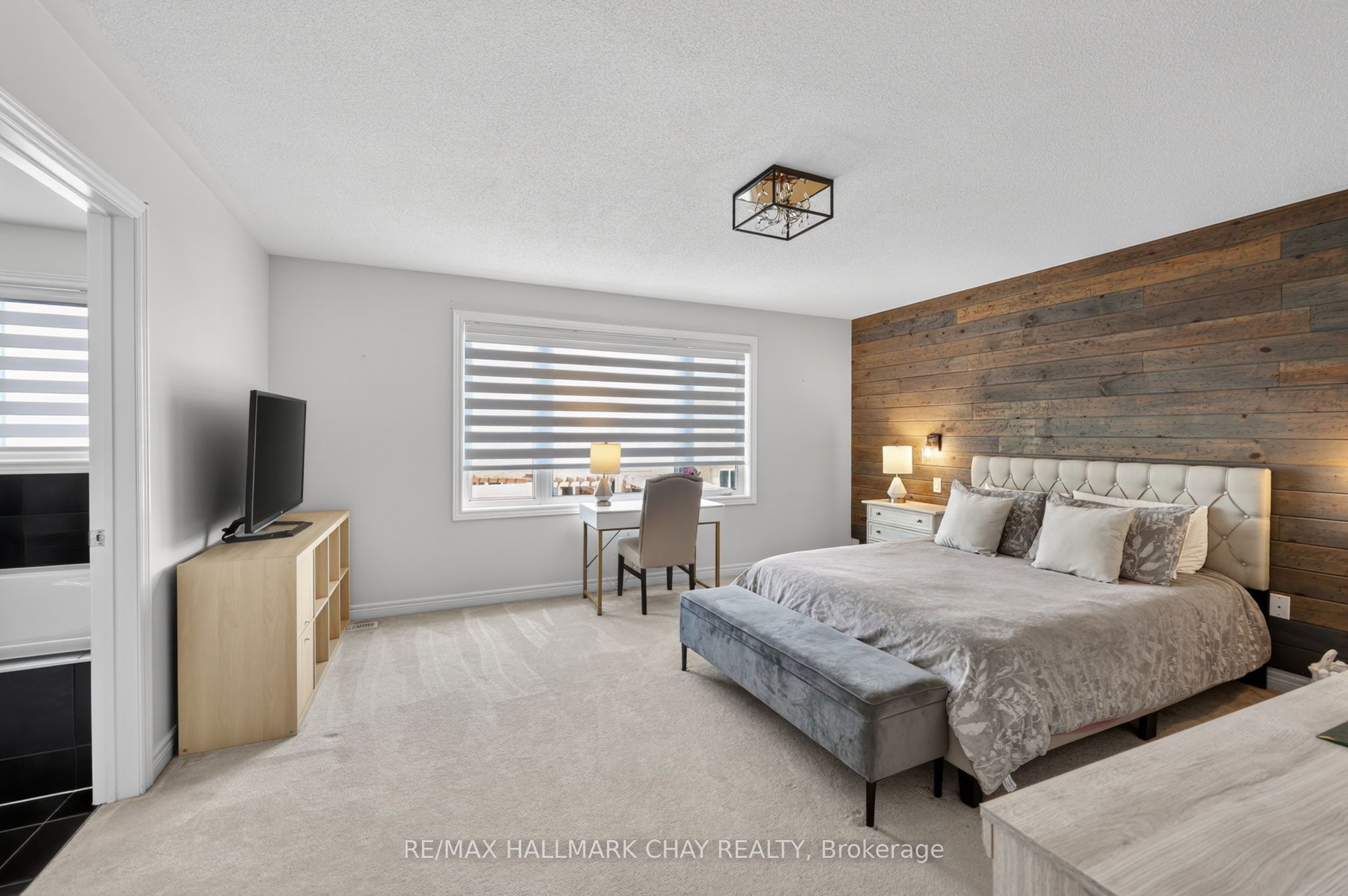 18 Corwin Drive, Bradford West Gwillimbury, ON L3Z 0E7