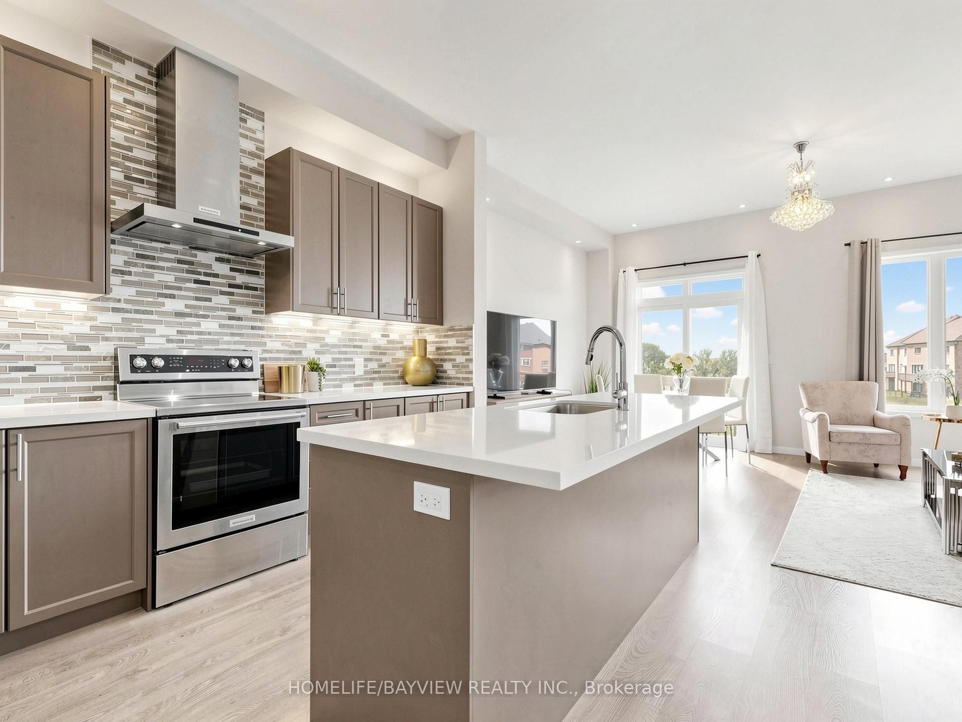 240 Elyse Court, Aurora, ON L4G 2C9