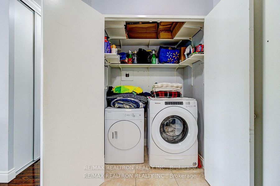 91 Townsgate Drive Ph206, Vaughan, ON L4J 8E8