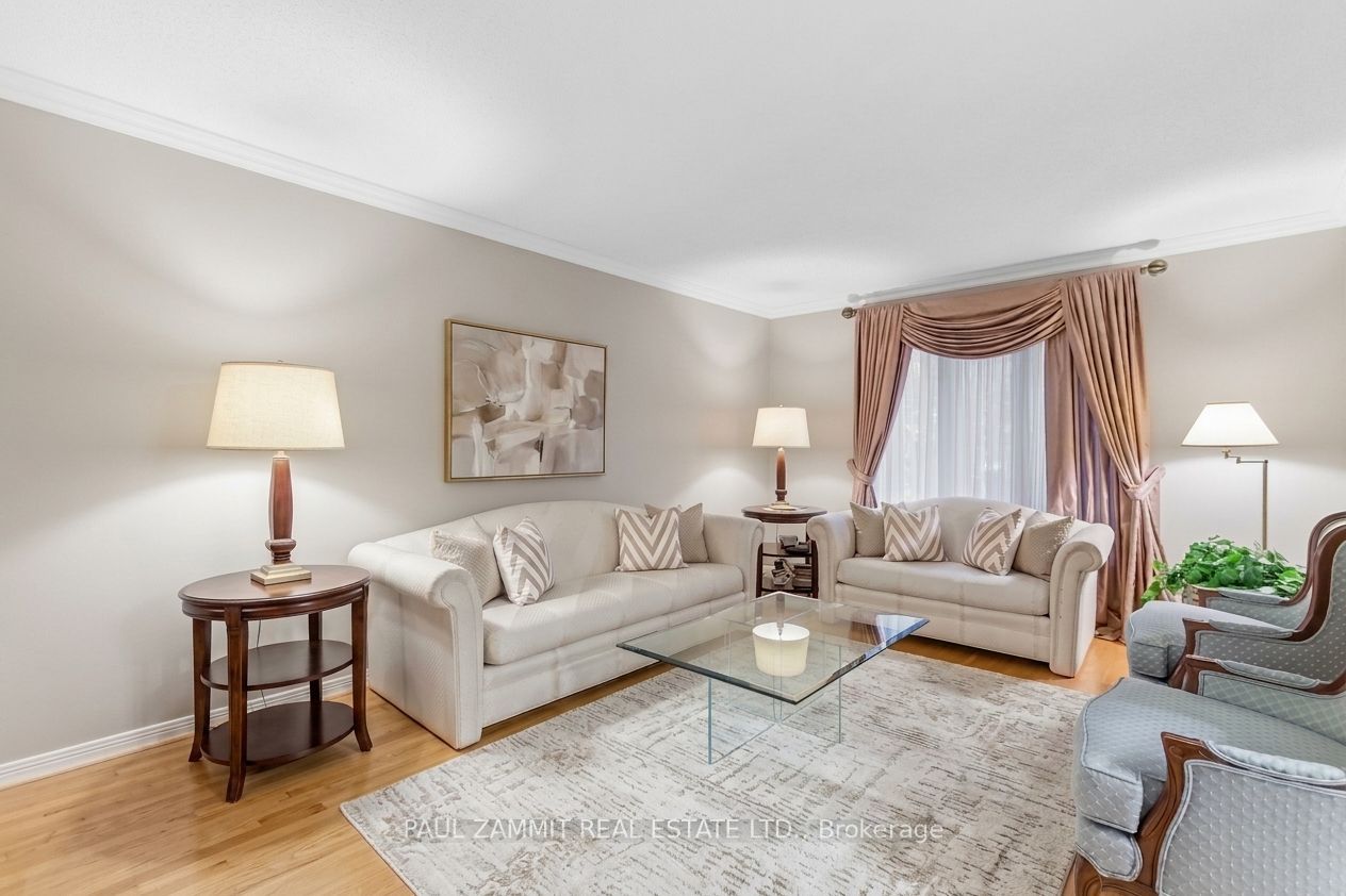 39 Woolsthorpe Crescent, Markham, ON L3T 4E1