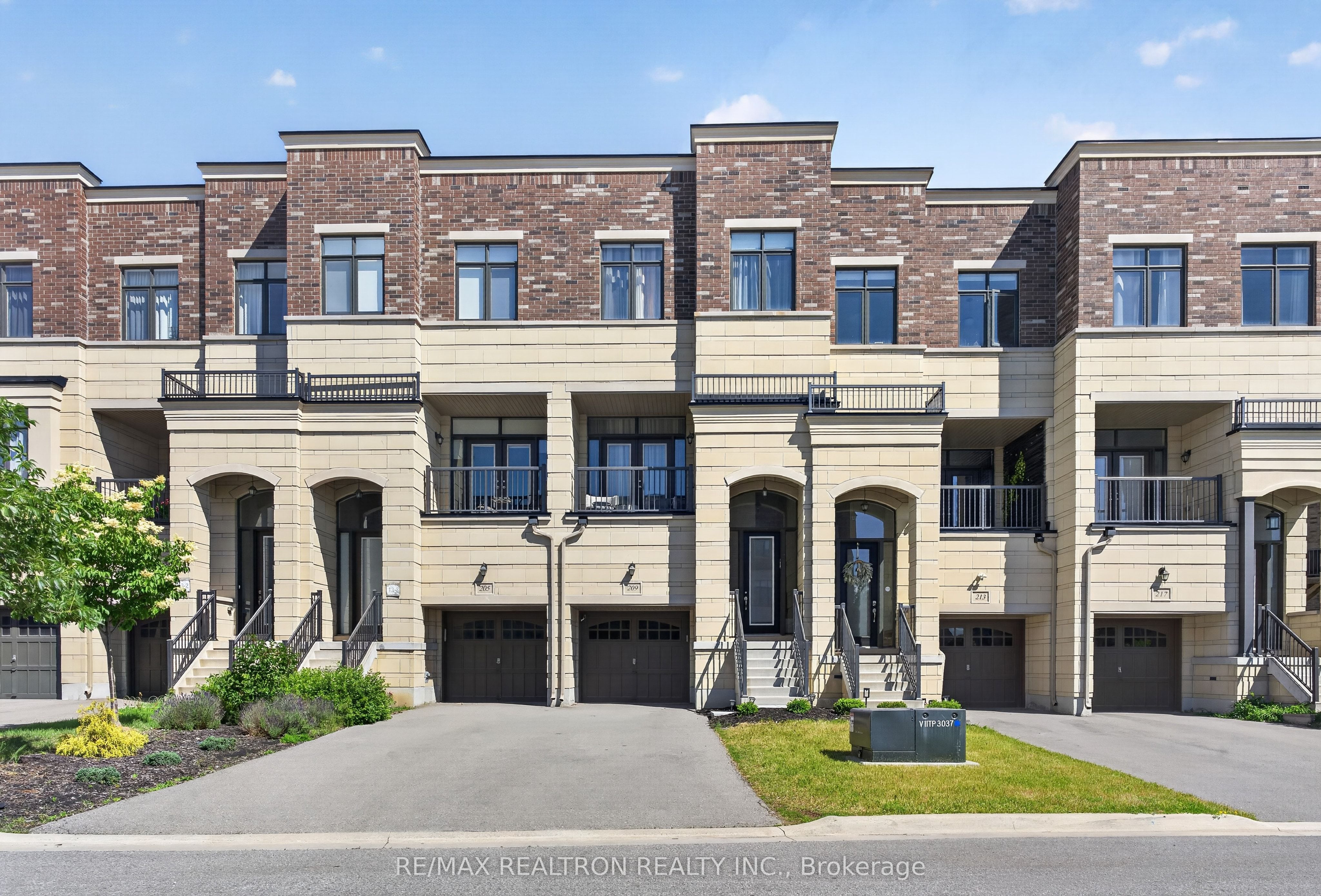 209 Arianna Crescent, Vaughan, ON L6A 4Z9