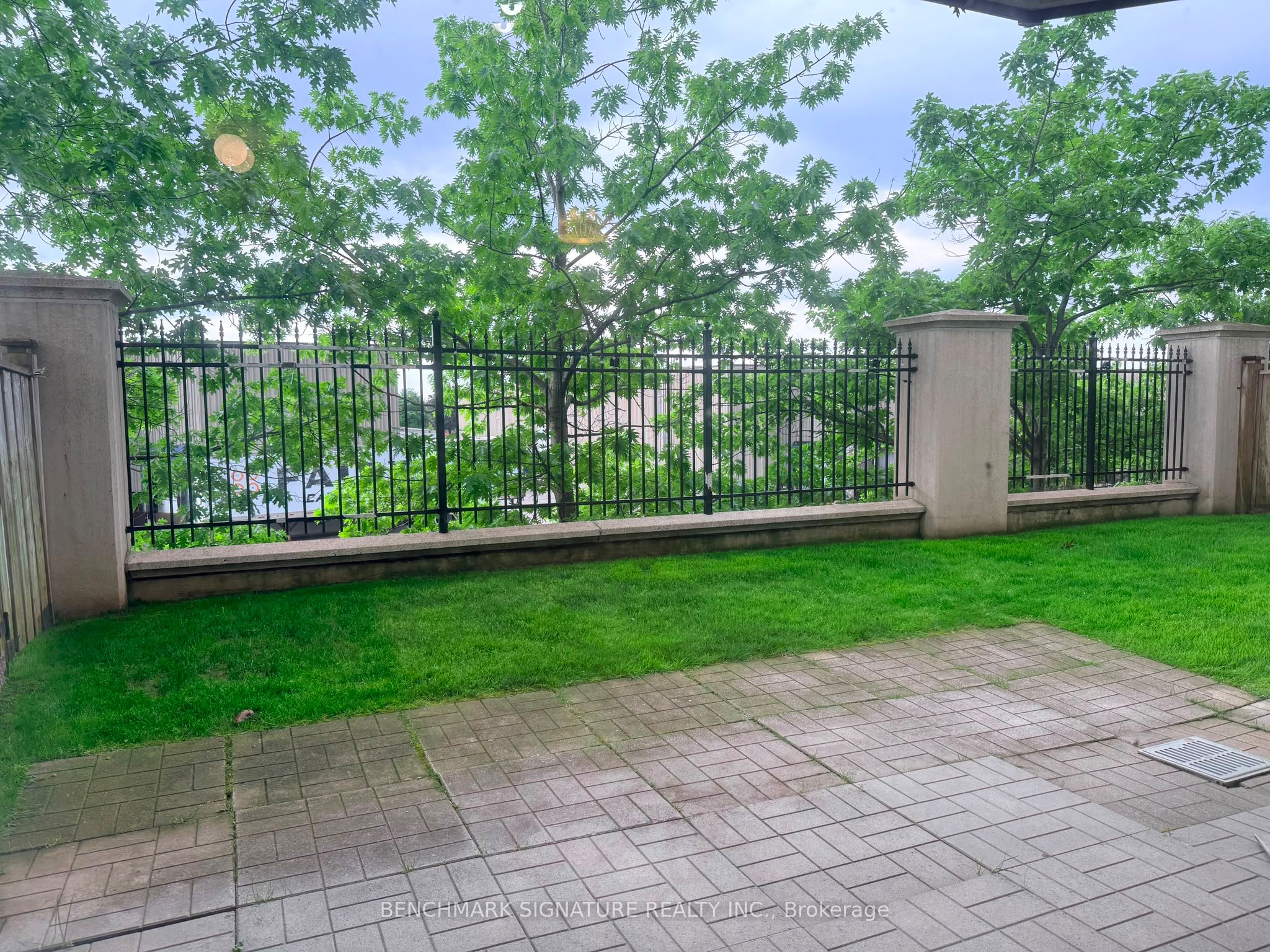 9017 Leslie Street 112, Richmond Hill, ON L4B 4R8