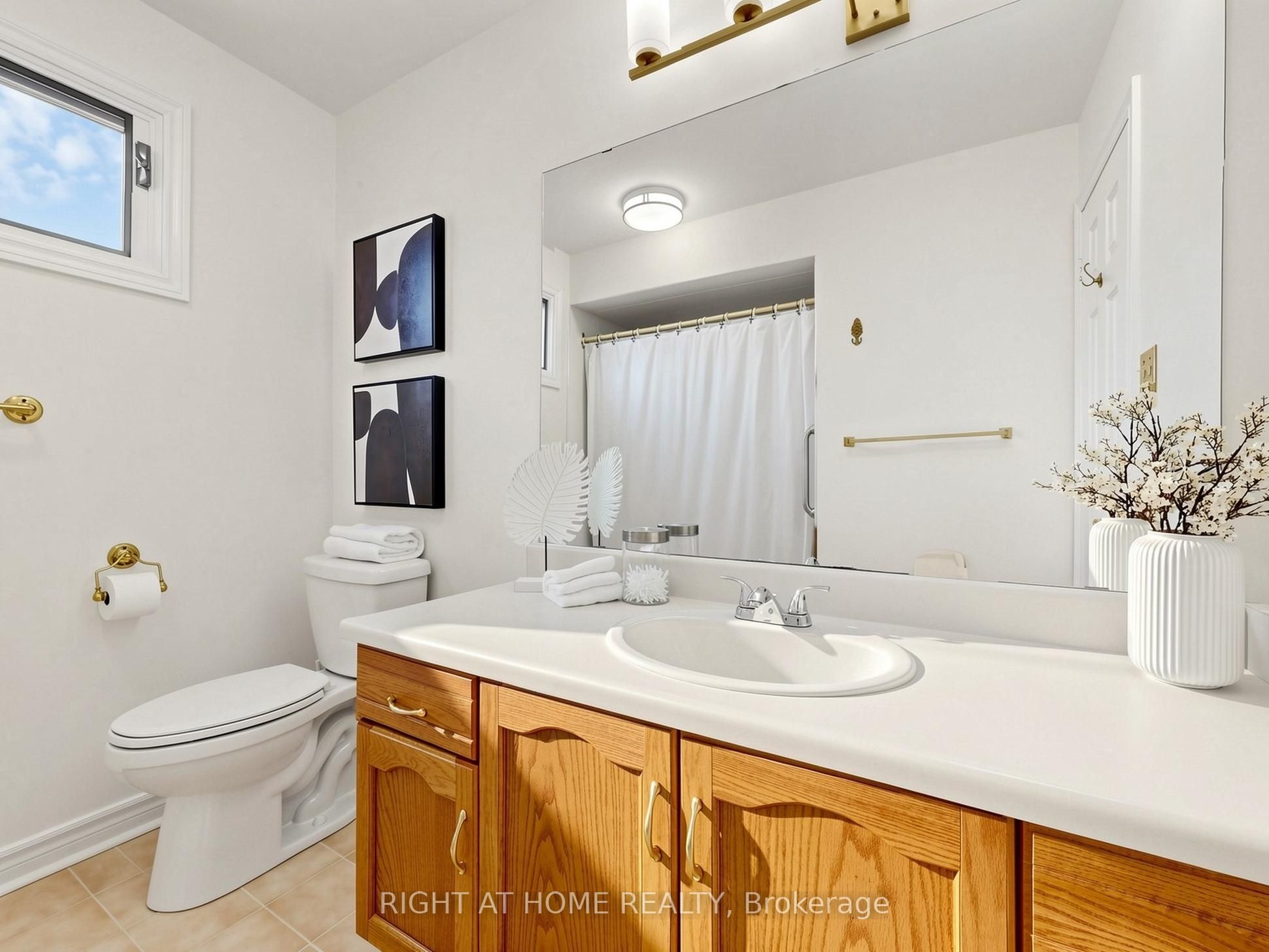 75 Quaker Village Drive, Uxbridge, ON L9P 1A3