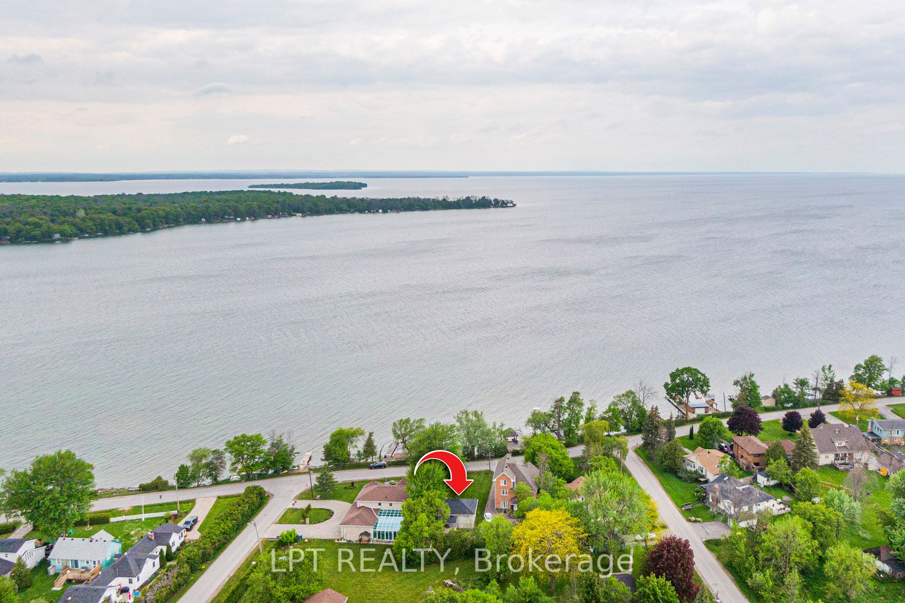 17 Lake Drive E, Georgina, ON L4P 3E9
