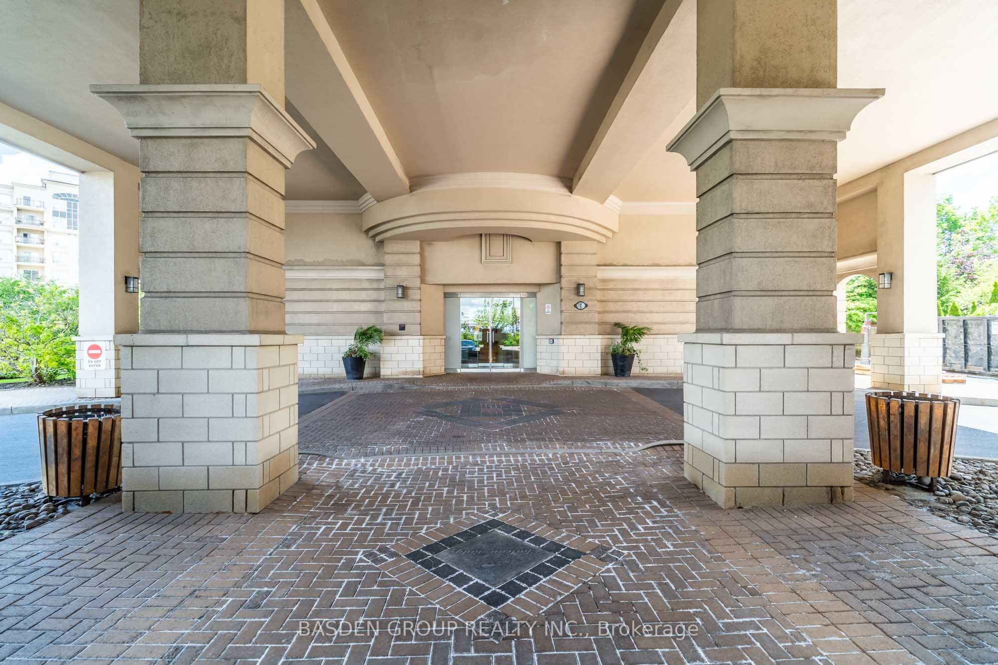 1 Maison Parc Court 309, Vaughan, ON L4J 9K1
