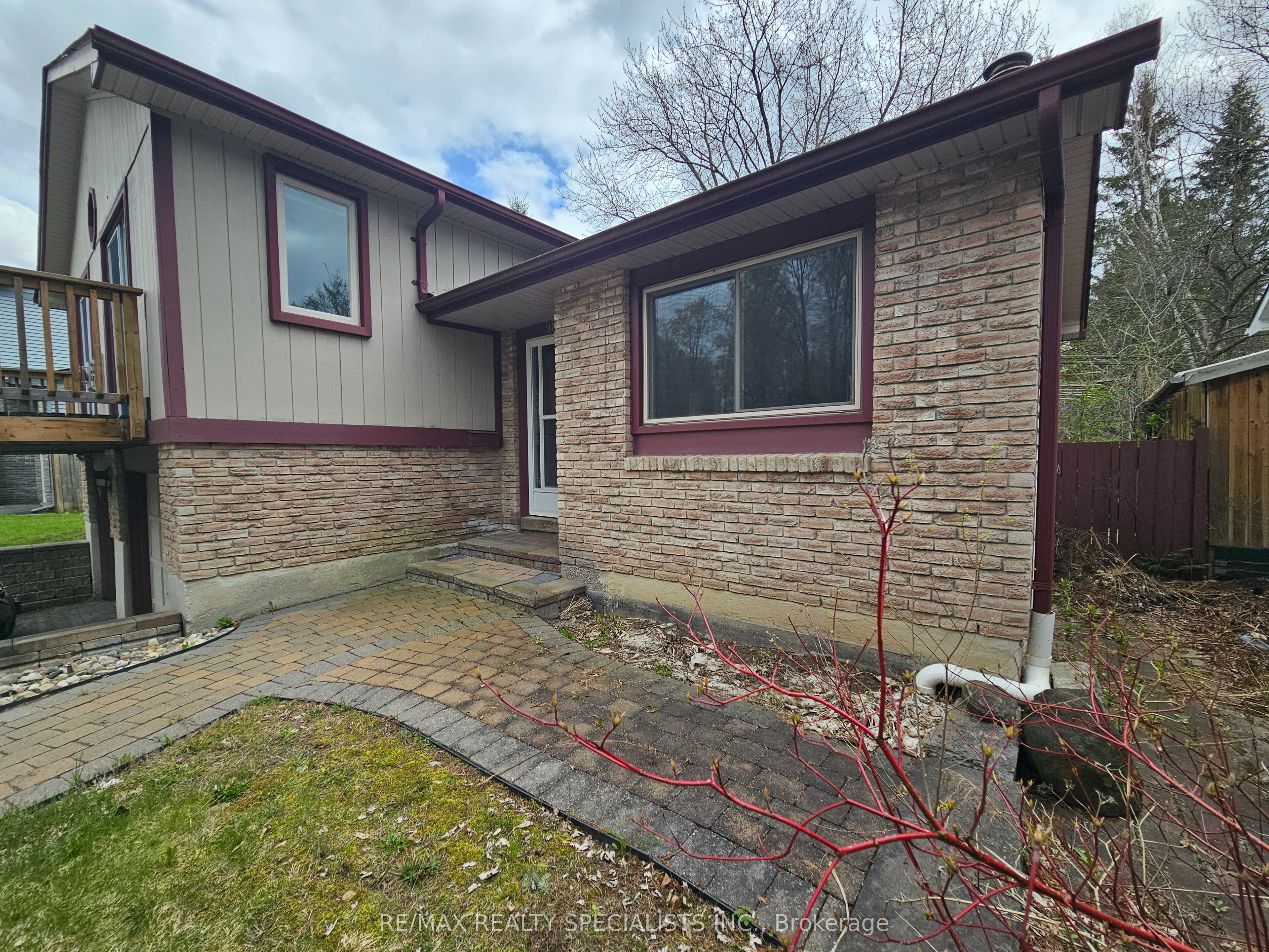 914 JANETTE Street, Newmarket, ON L3Y 5K2