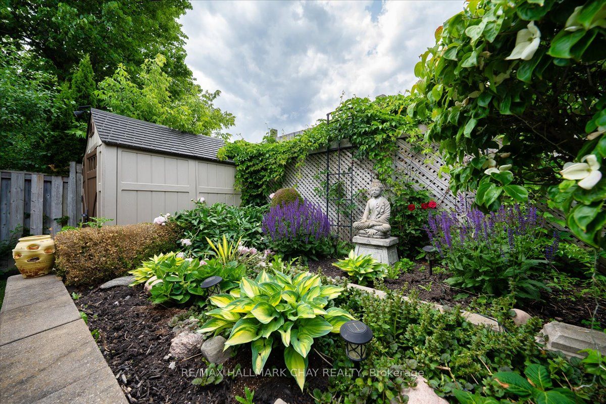 551 Pelletier Court, Newmarket, ON L3X 2N5
