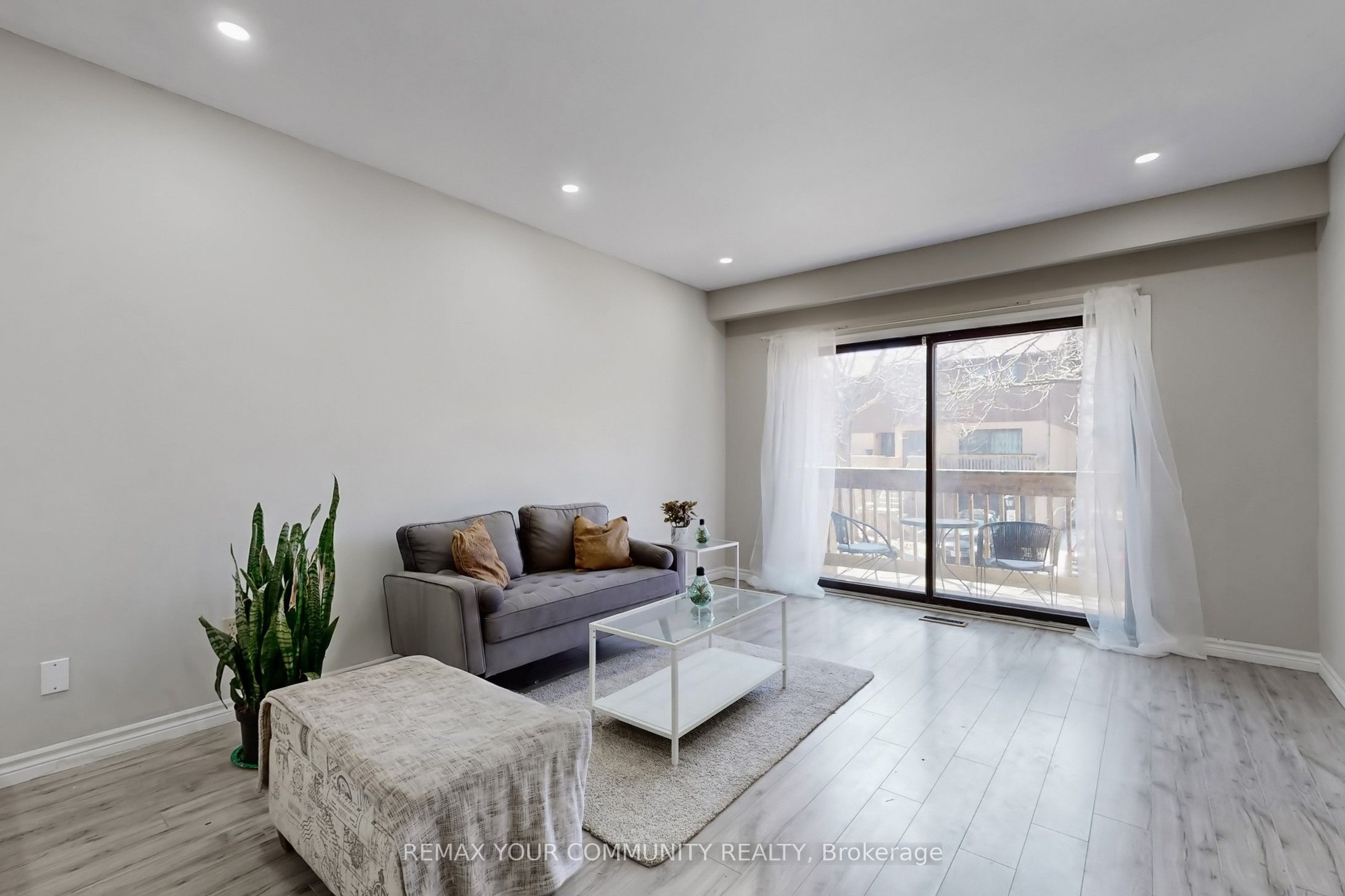 72 Ashglen Way 16, Markham, ON L3R 3A7