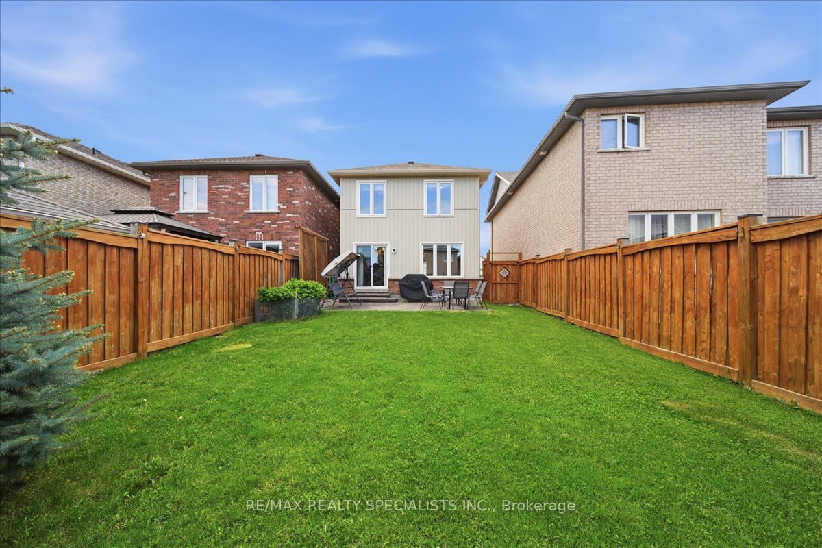 41 Armstrong Crescent, Bradford West Gwillimbury, ON L3Z 0L1