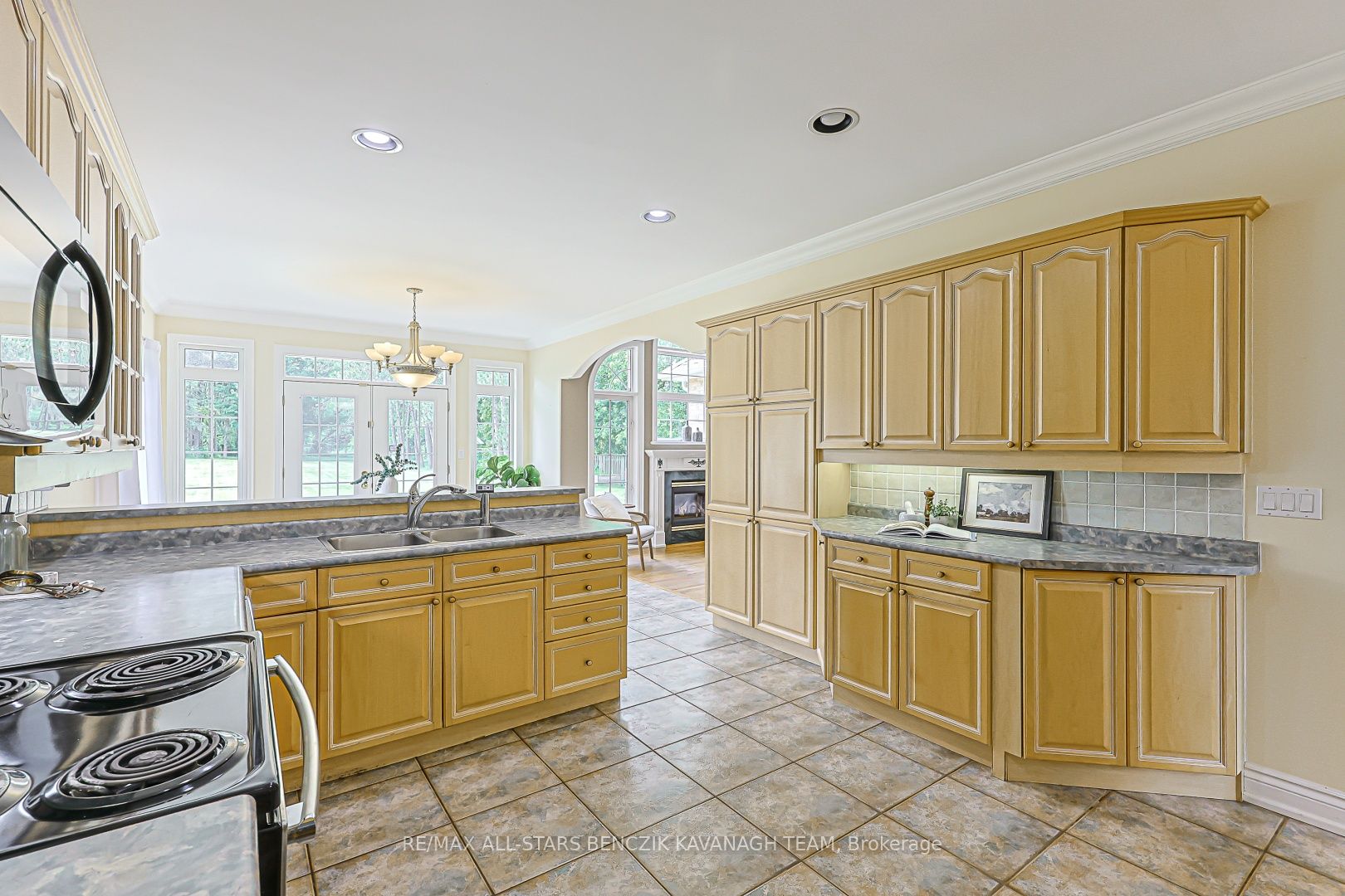 5633 Lakeshore Road, Whitchurch-Stouffville, ON L4A 7X3