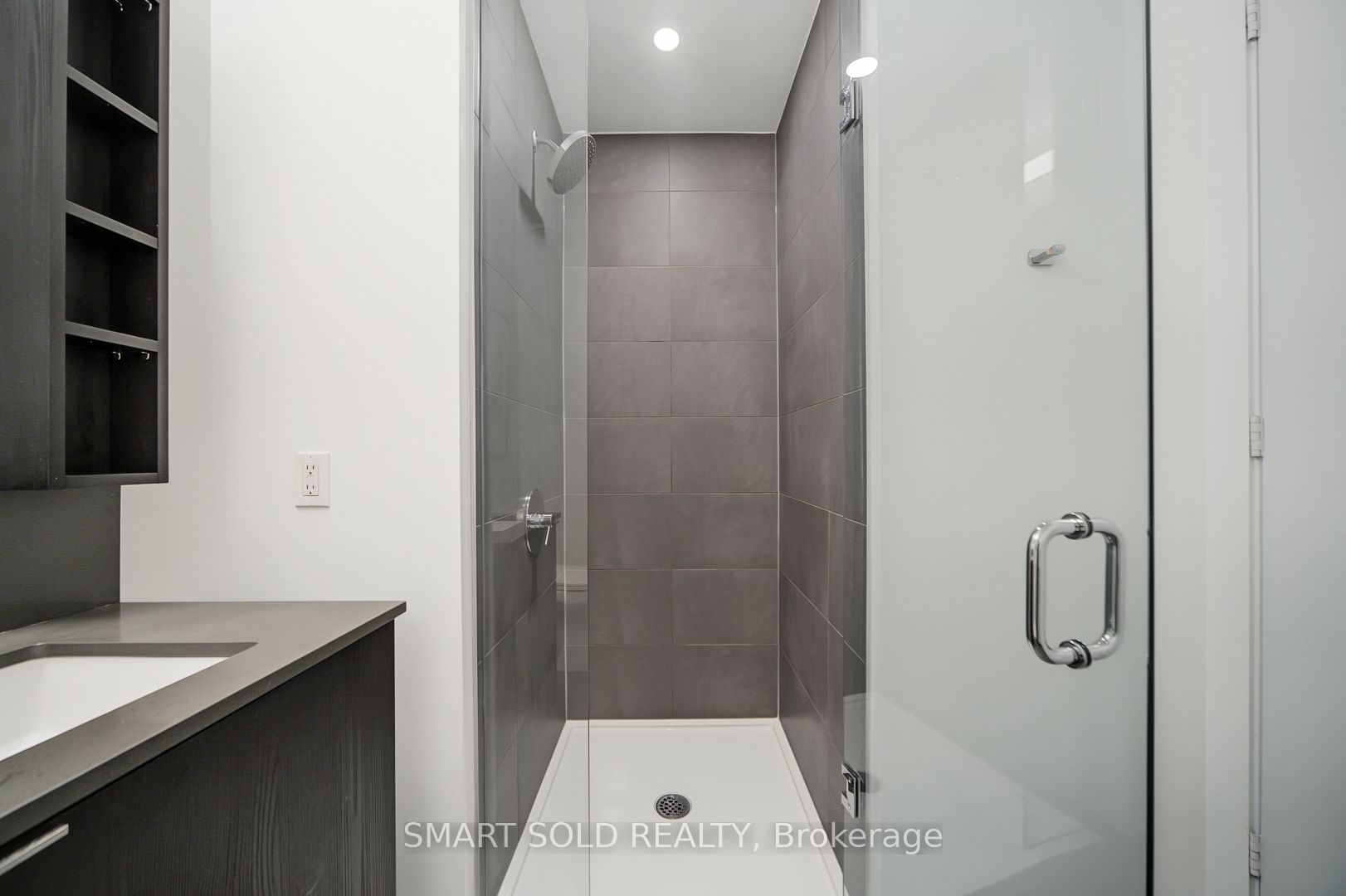1000 Portage Parkway 906, Vaughan, ON L4K 0L1