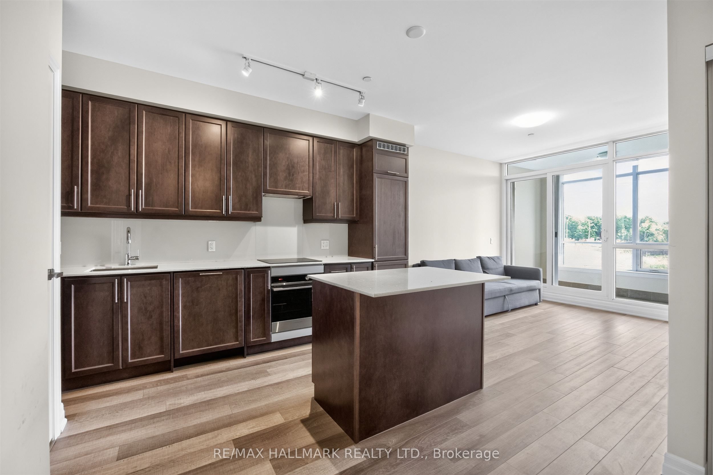 9085 Jane Street 219, Vaughan, ON L4K 0L8