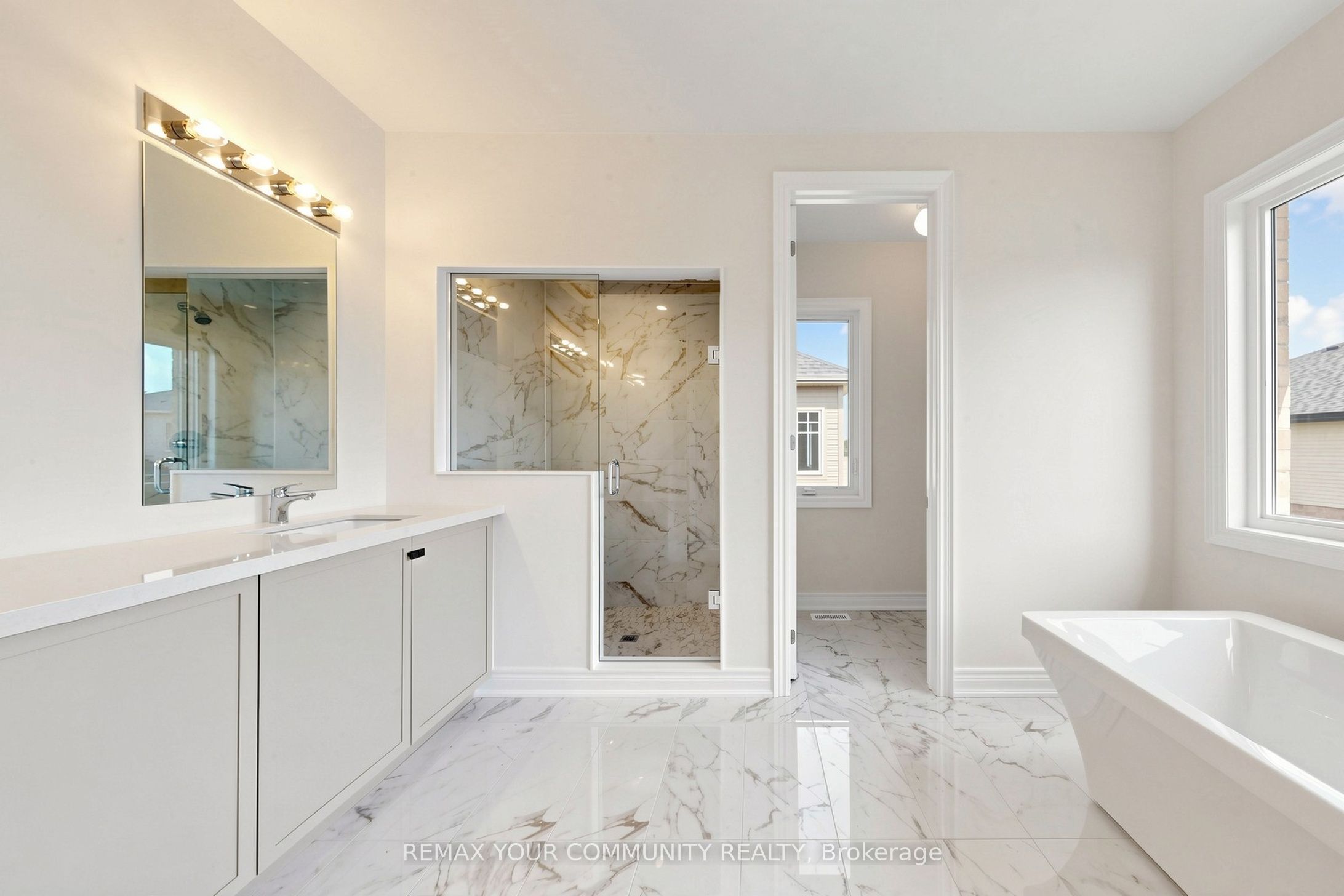 31 Lorrain Hand Crescent, Georgina, ON L4R 0S9
