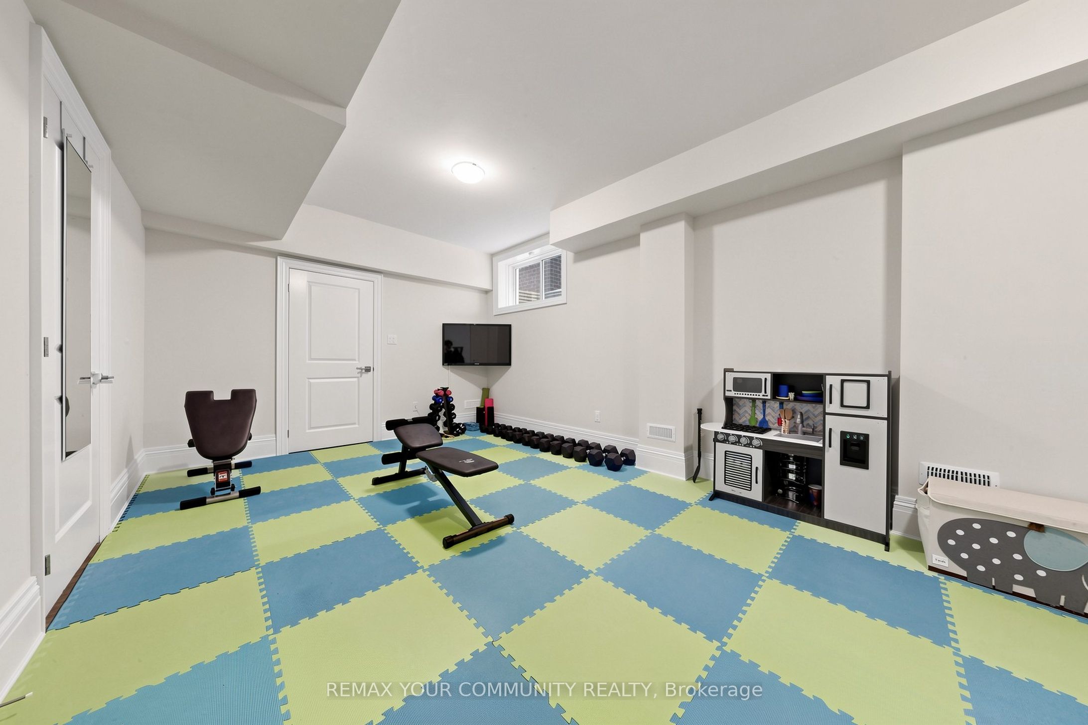60 Royal Hill Court, Aurora, ON L4G 3Z7