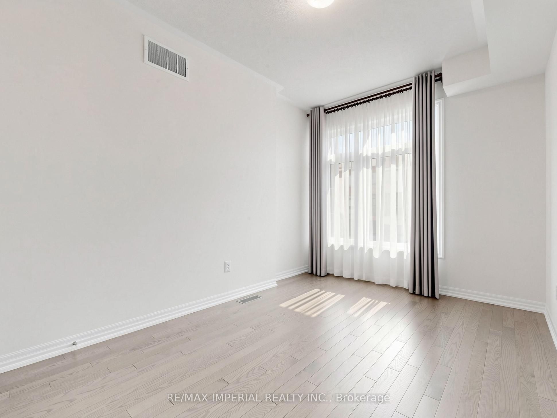 108 Bravo Lane, Newmarket, ON L3X 0L3
