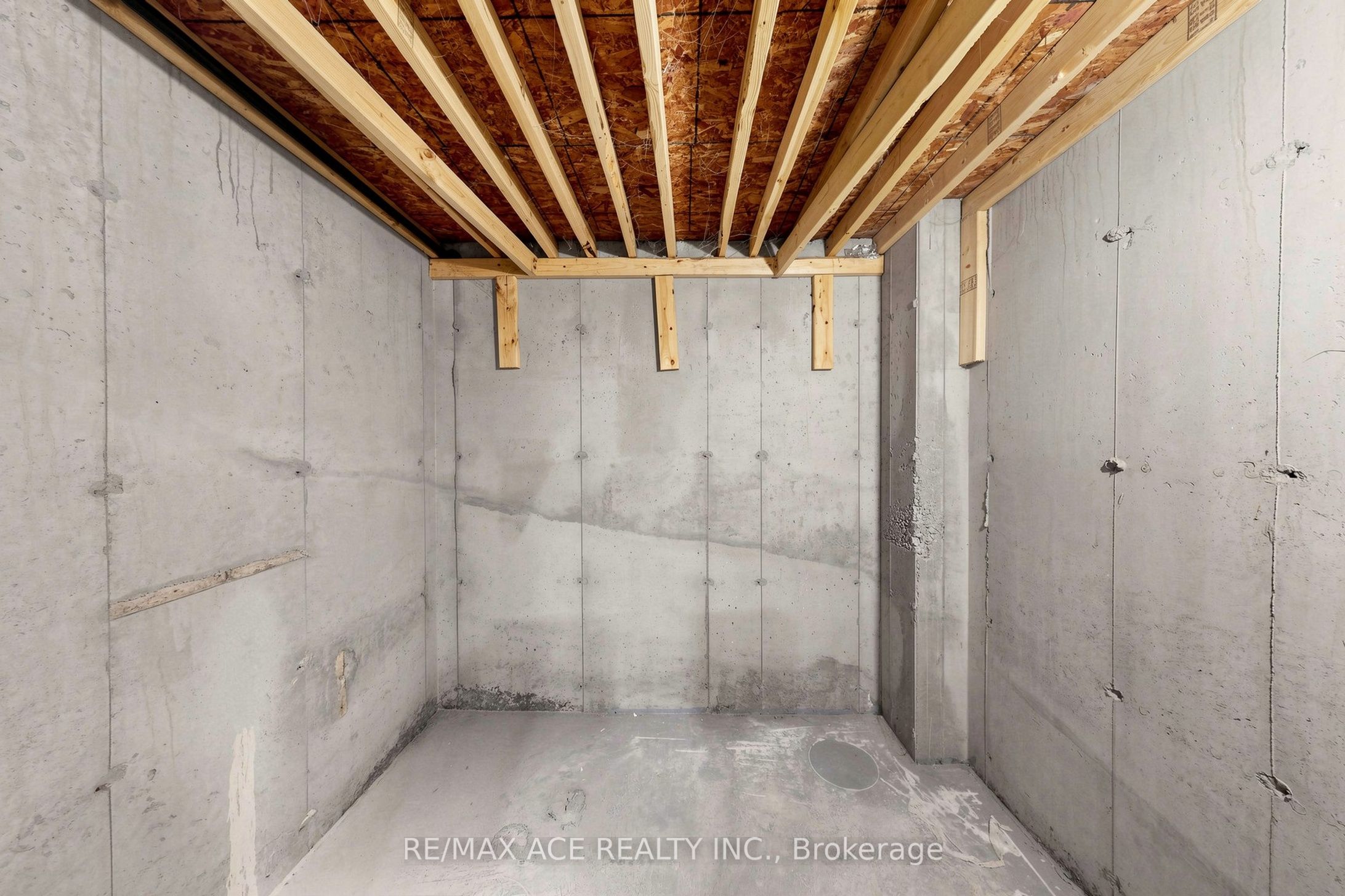 368 Elyse Court, Aurora, ON L4G 2C9