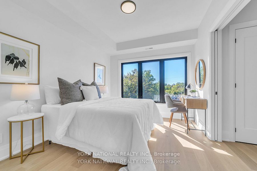 59 Charles Street 8, Newmarket, ON L3Y 3V7