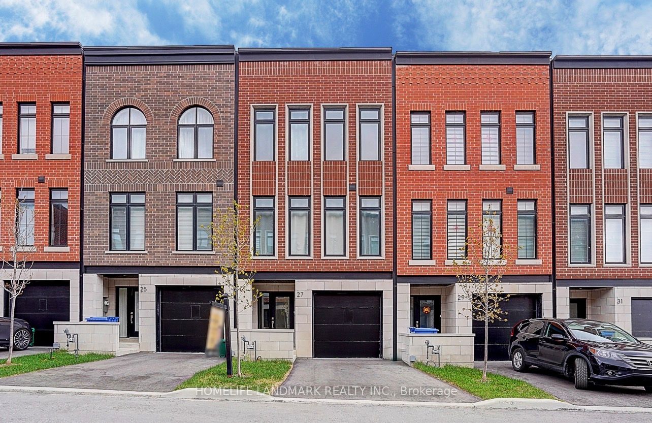 27 Chestnut Court, Aurora, ON L4G 4A4