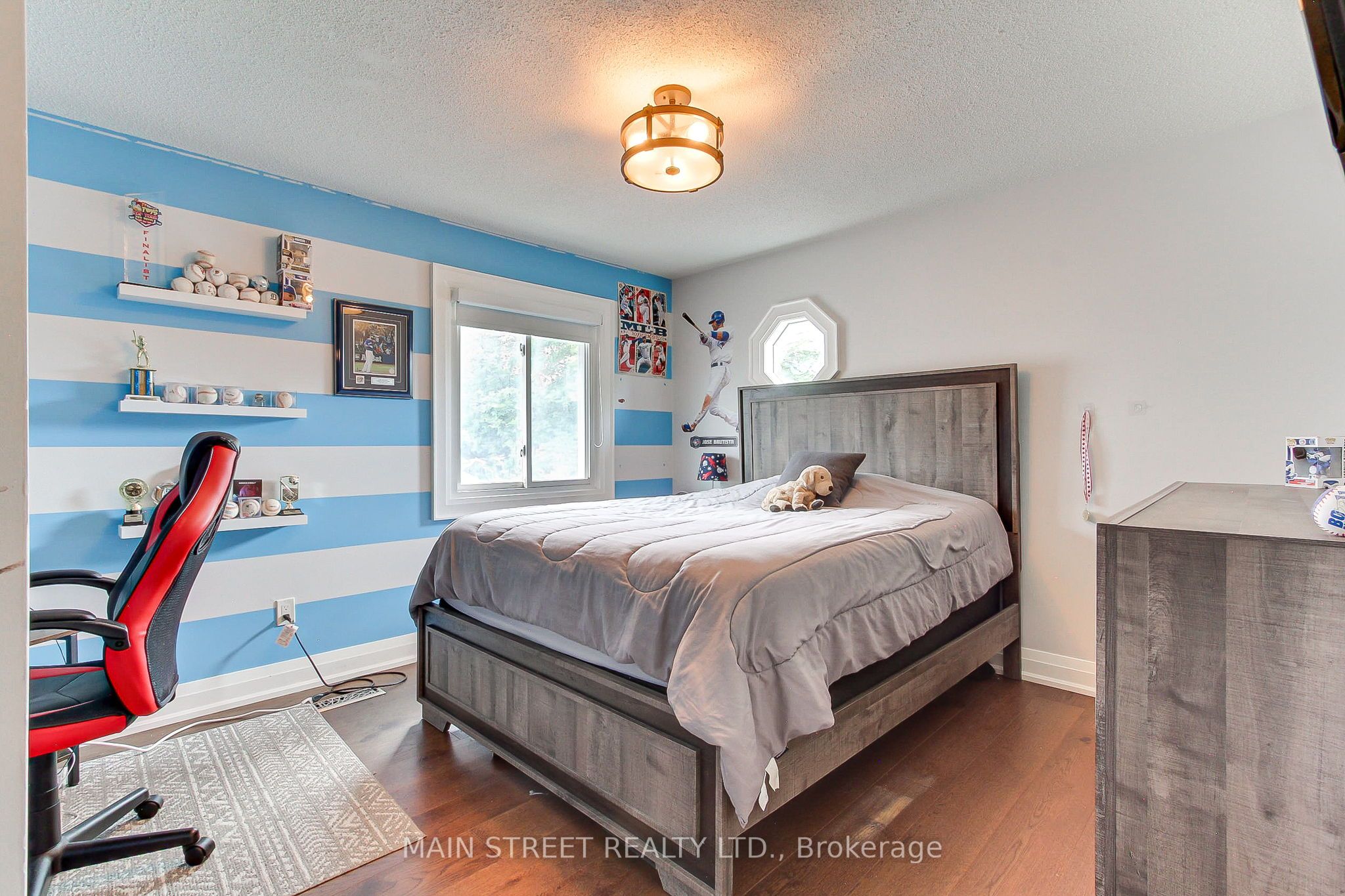 111 Peevers Crescent, Newmarket, ON L3Y 7T2