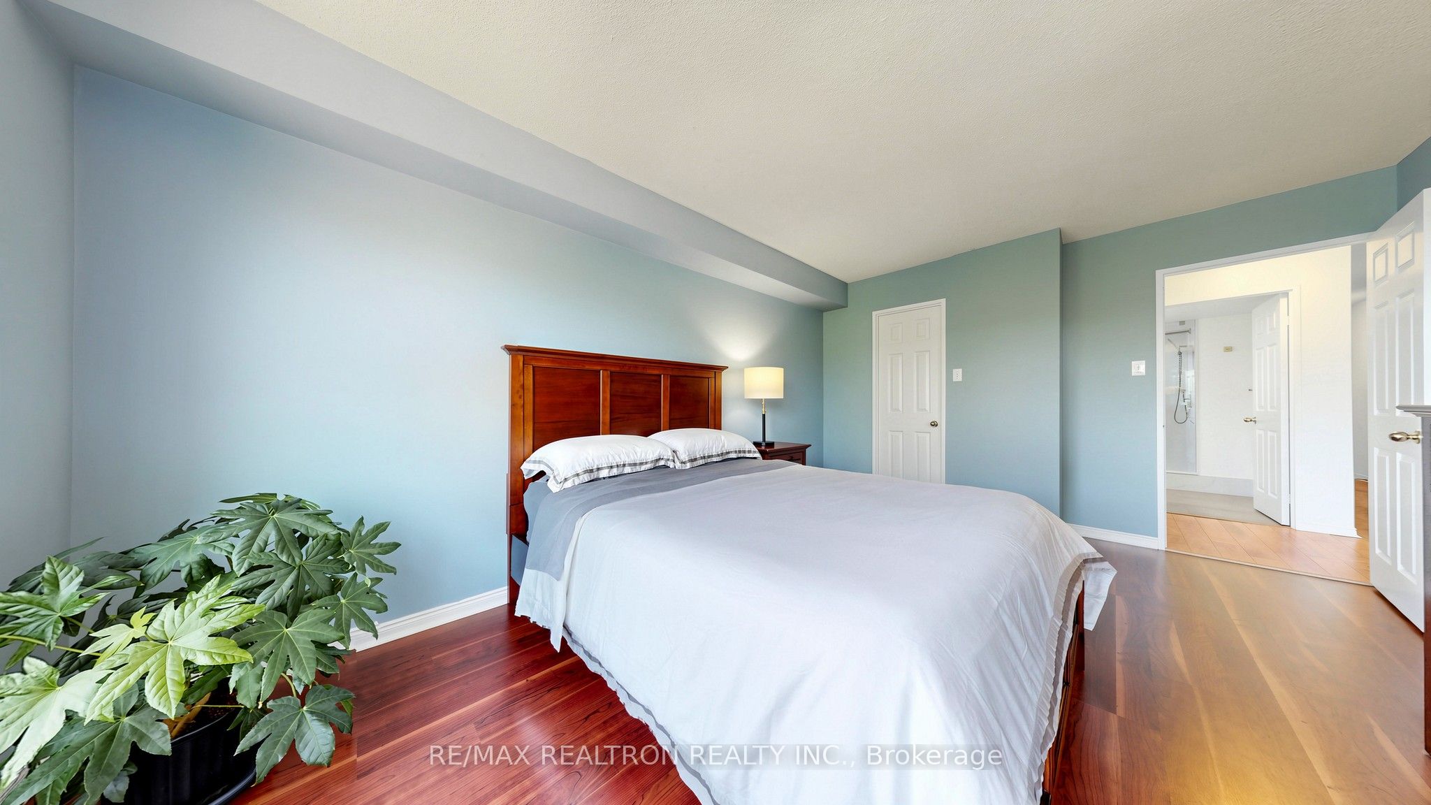 14924 Yonge Street 521, Aurora, ON L4G 1M7