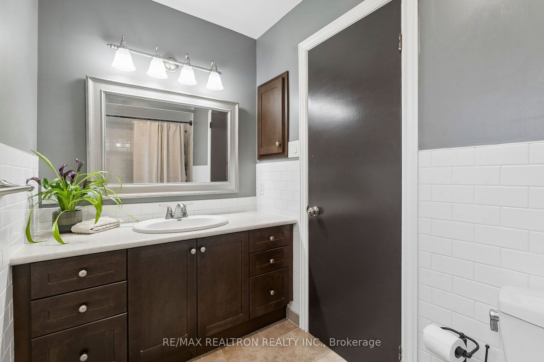 599 Brooks Howard Court, Newmarket, ON L3Y 6V2
