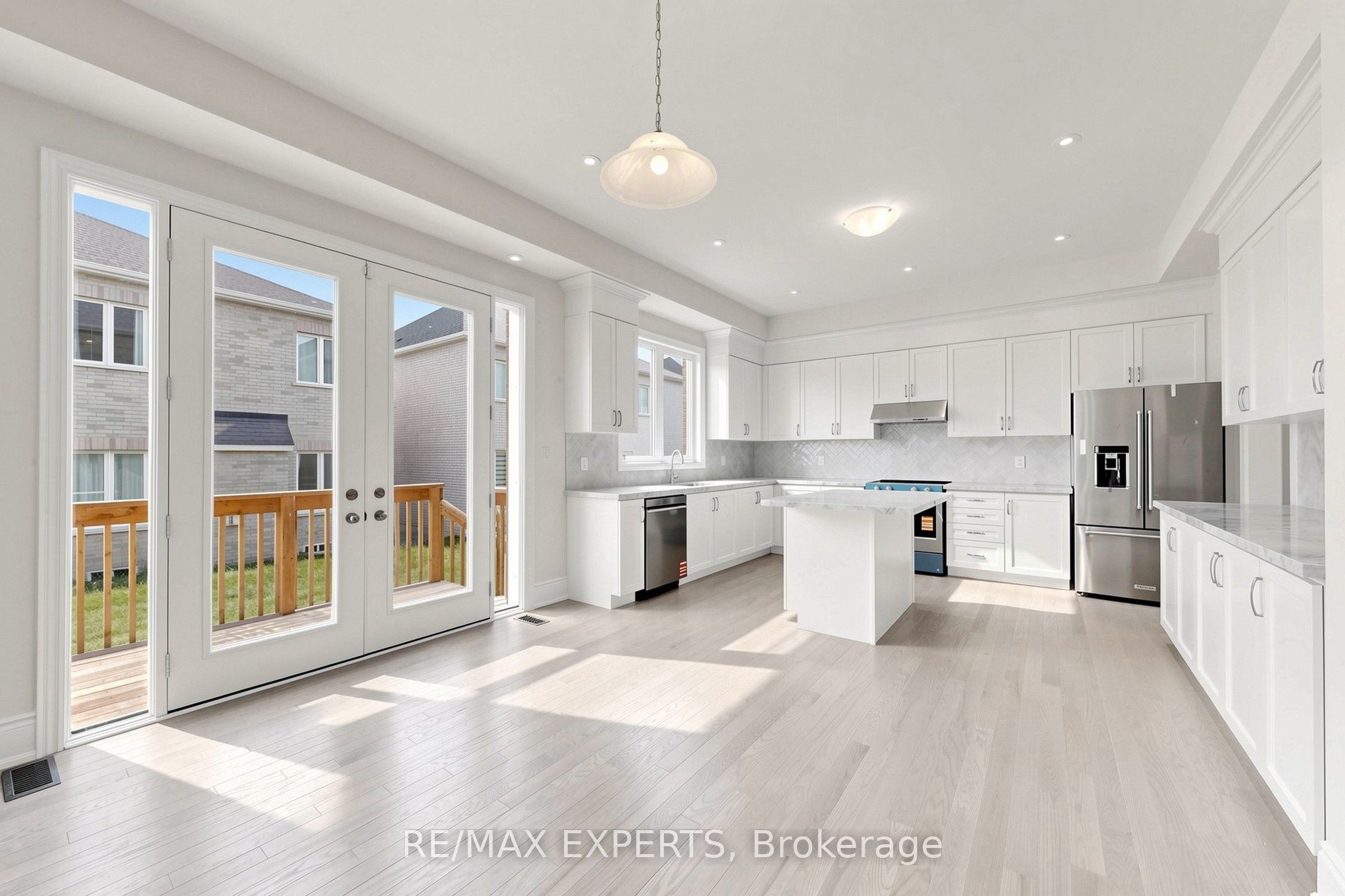 7 Lorraine Hand Crescent, Georgina, ON L4P 0S9