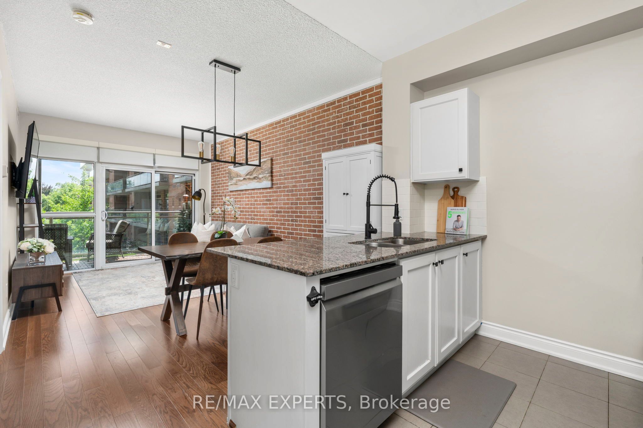 281 Woodbridge Avenue 301, Vaughan, ON L4L 0C6