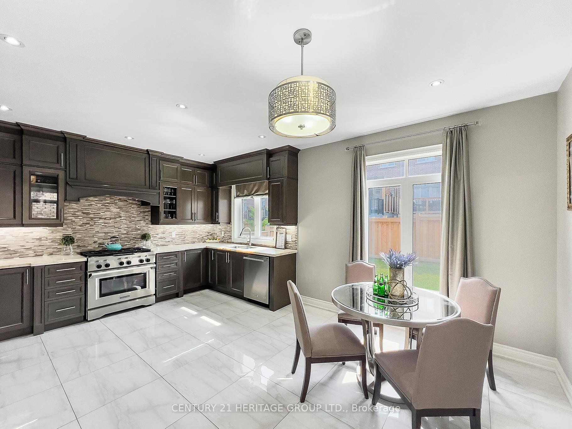 20 Barrow Avenue, Bradford West Gwillimbury, ON L3Z 0W1