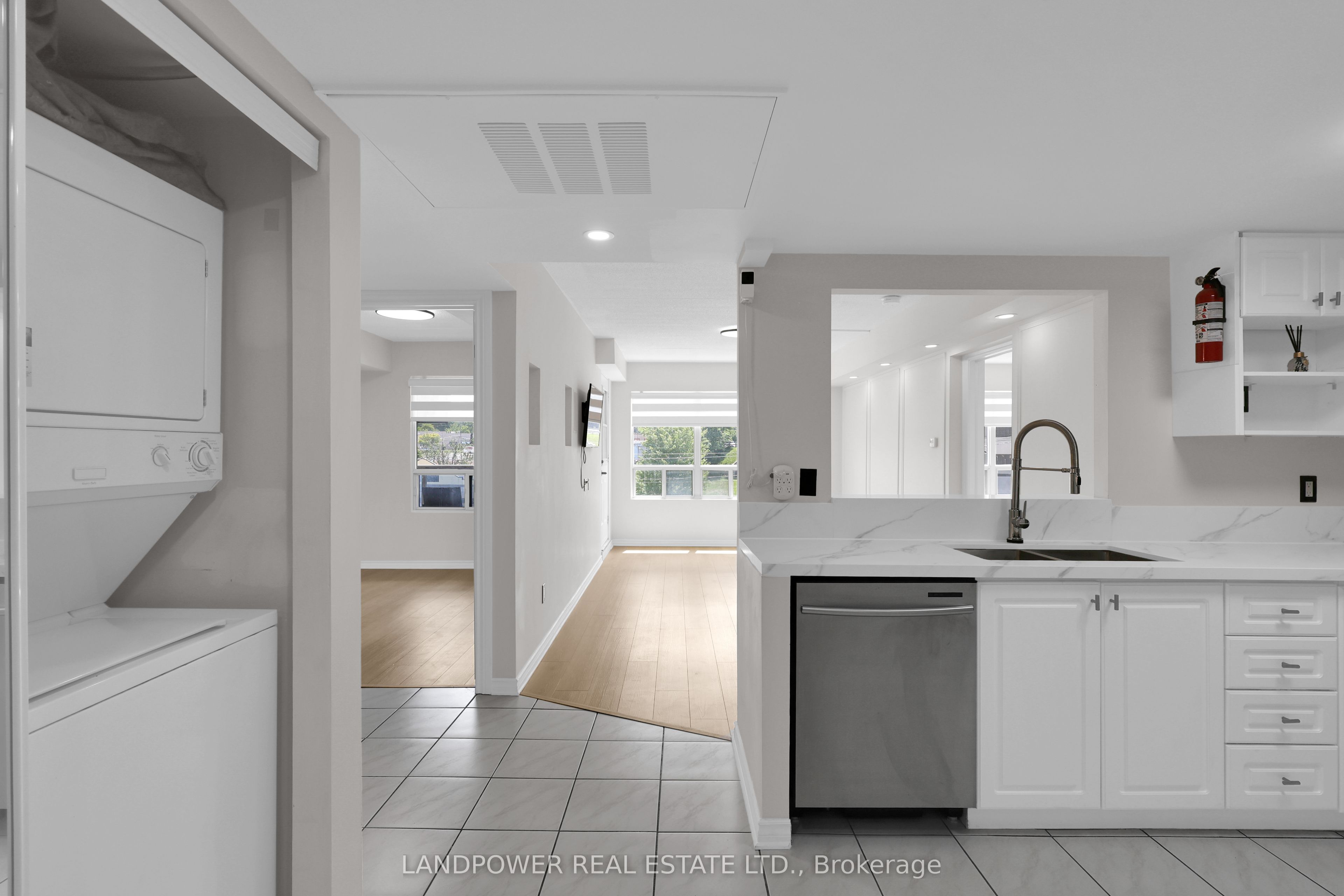 160 Wellington Street E 301, Aurora, ON L4G 1J3