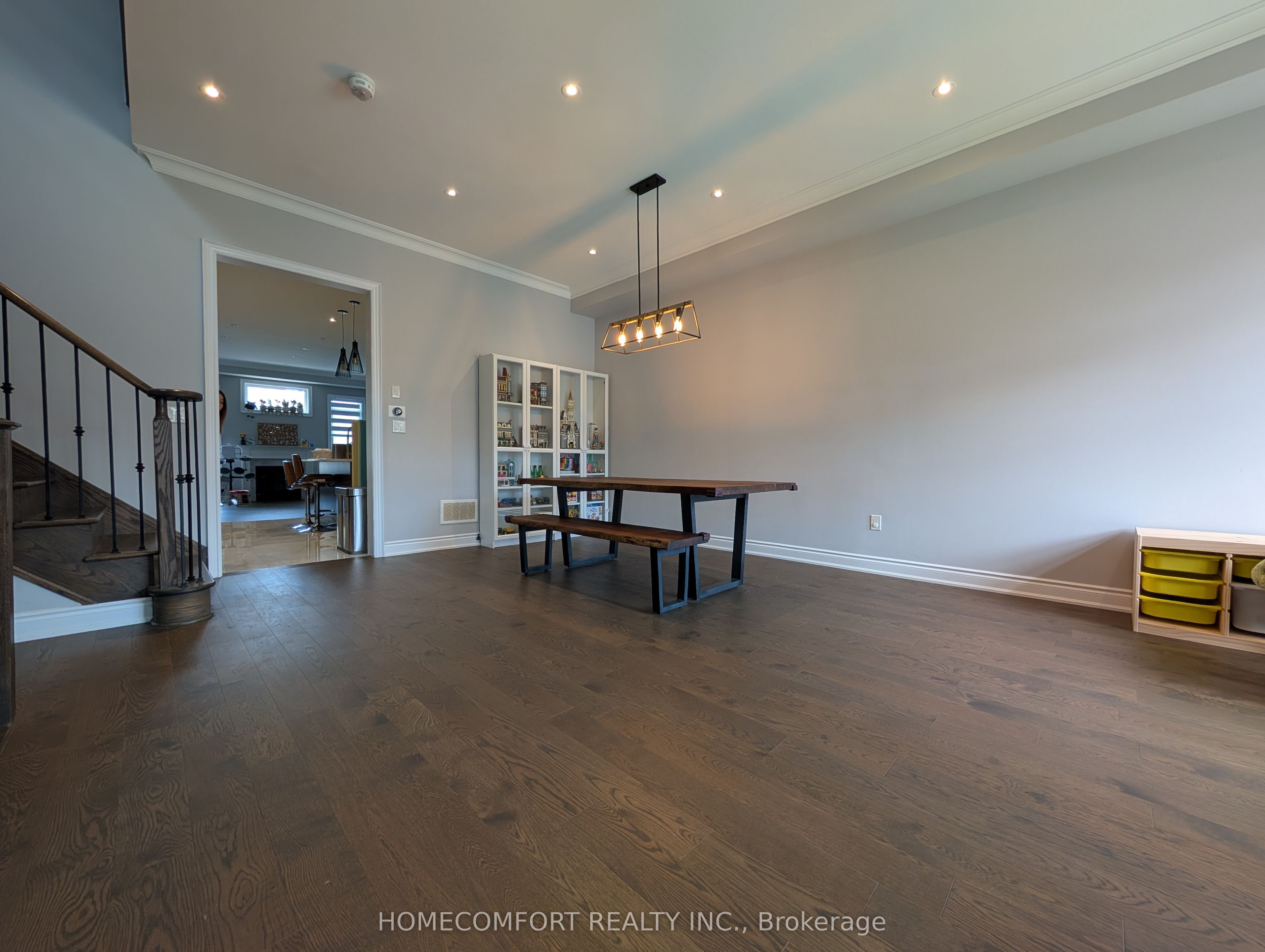 230 Paradelle Drive, Richmond Hill, ON L4E 0E4