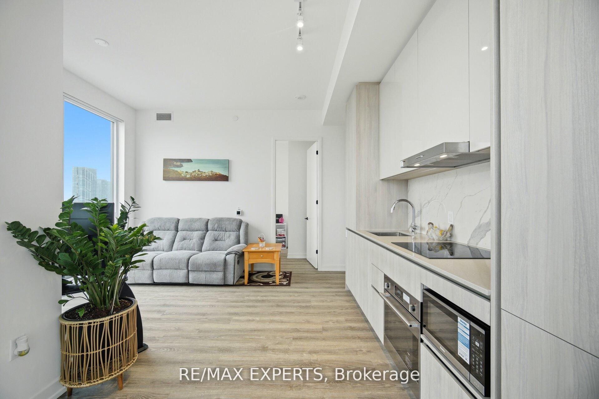 8 Interchange Way 2702, Vaughan, ON L4K 0R2