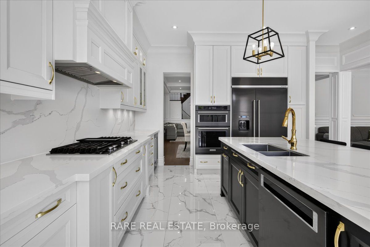 43 Pear Blossom Way, East Gwillimbury, ON L9N 0T1