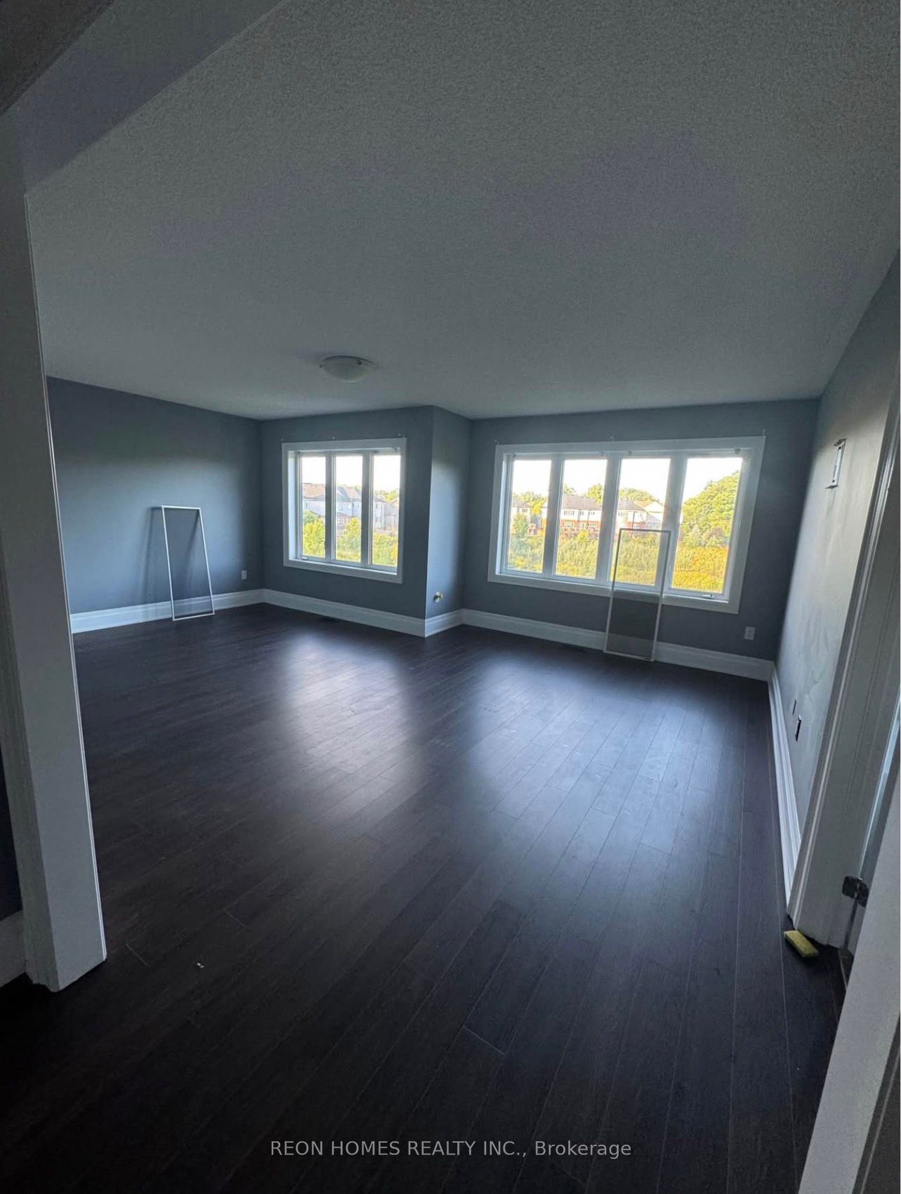 98 Decarolis Crescent, Essa, ON L0M 1B4