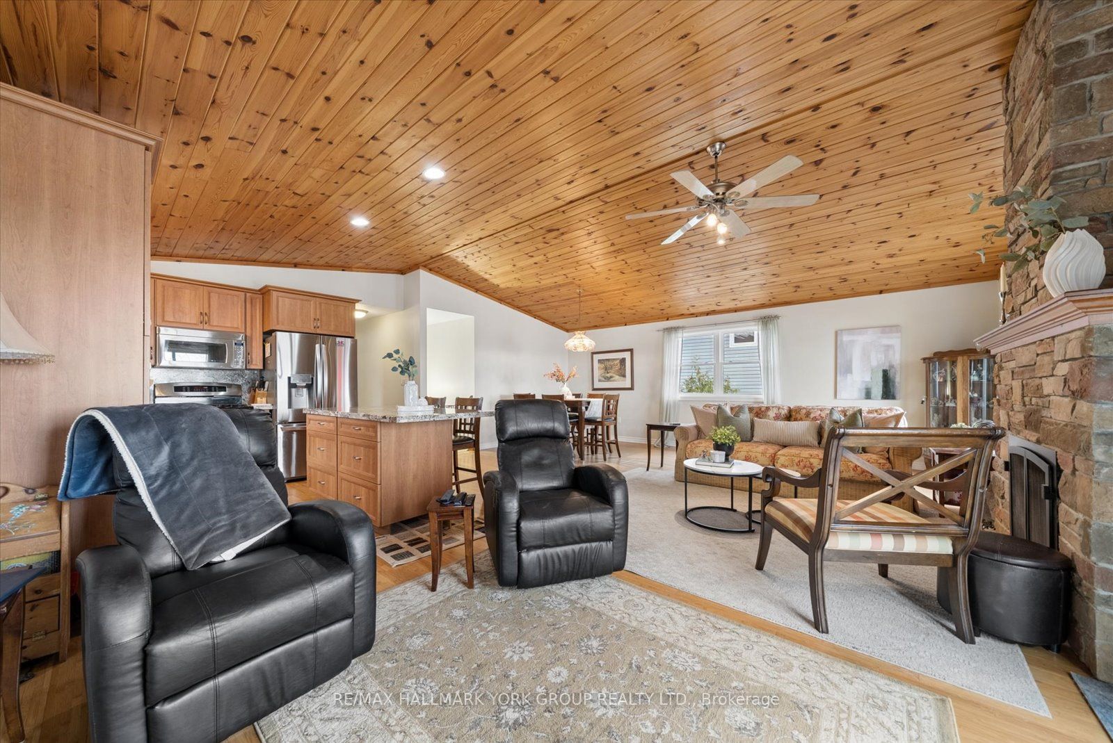 168 Irving Drive, Georgina, ON L0E 1L0