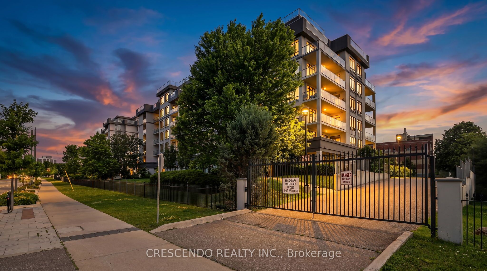 11121 Yonge Street 306, Richmond Hill, ON L4C 0S7