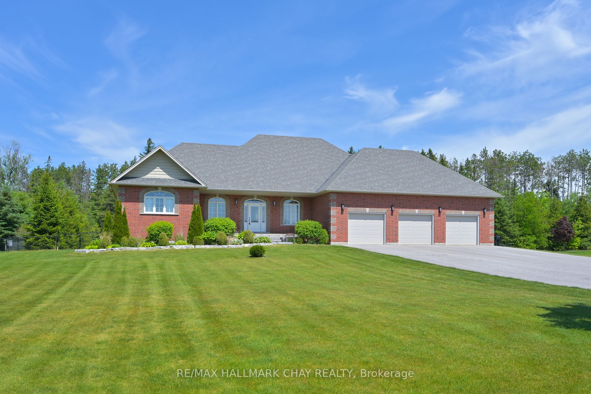 11 Harry Parker Place, Adjala-Tosorontio, ON L0M 1J0