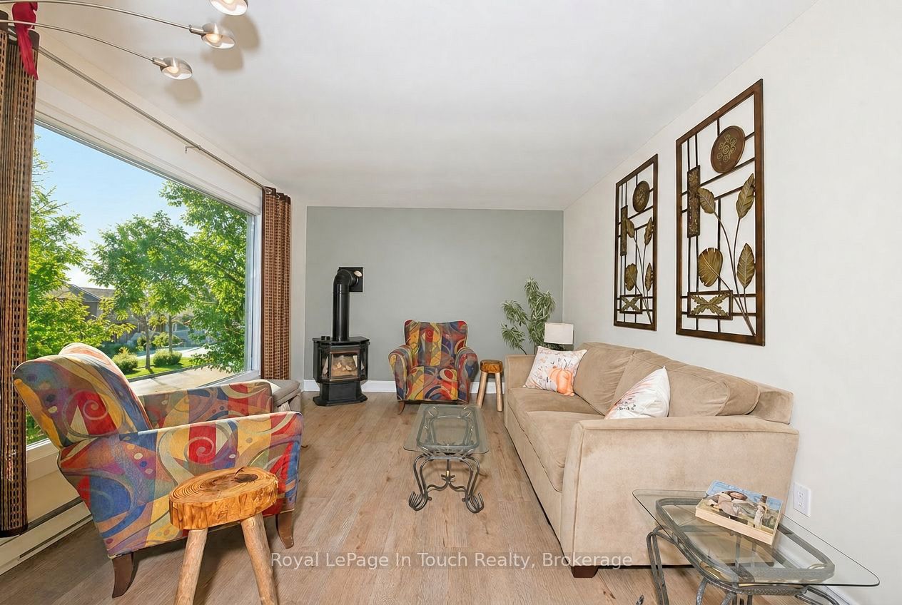 8 Cyril Martin Place, Severn, ON L0K 1E0