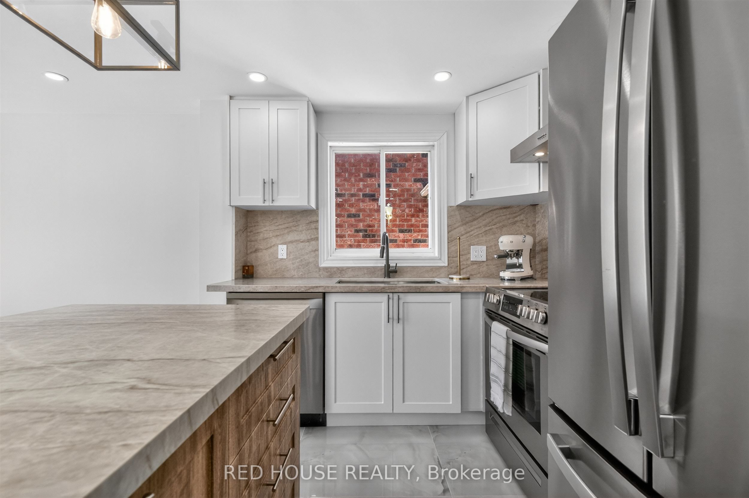 283 Dunsmore Lane, Barrie, ON L4M 7A7