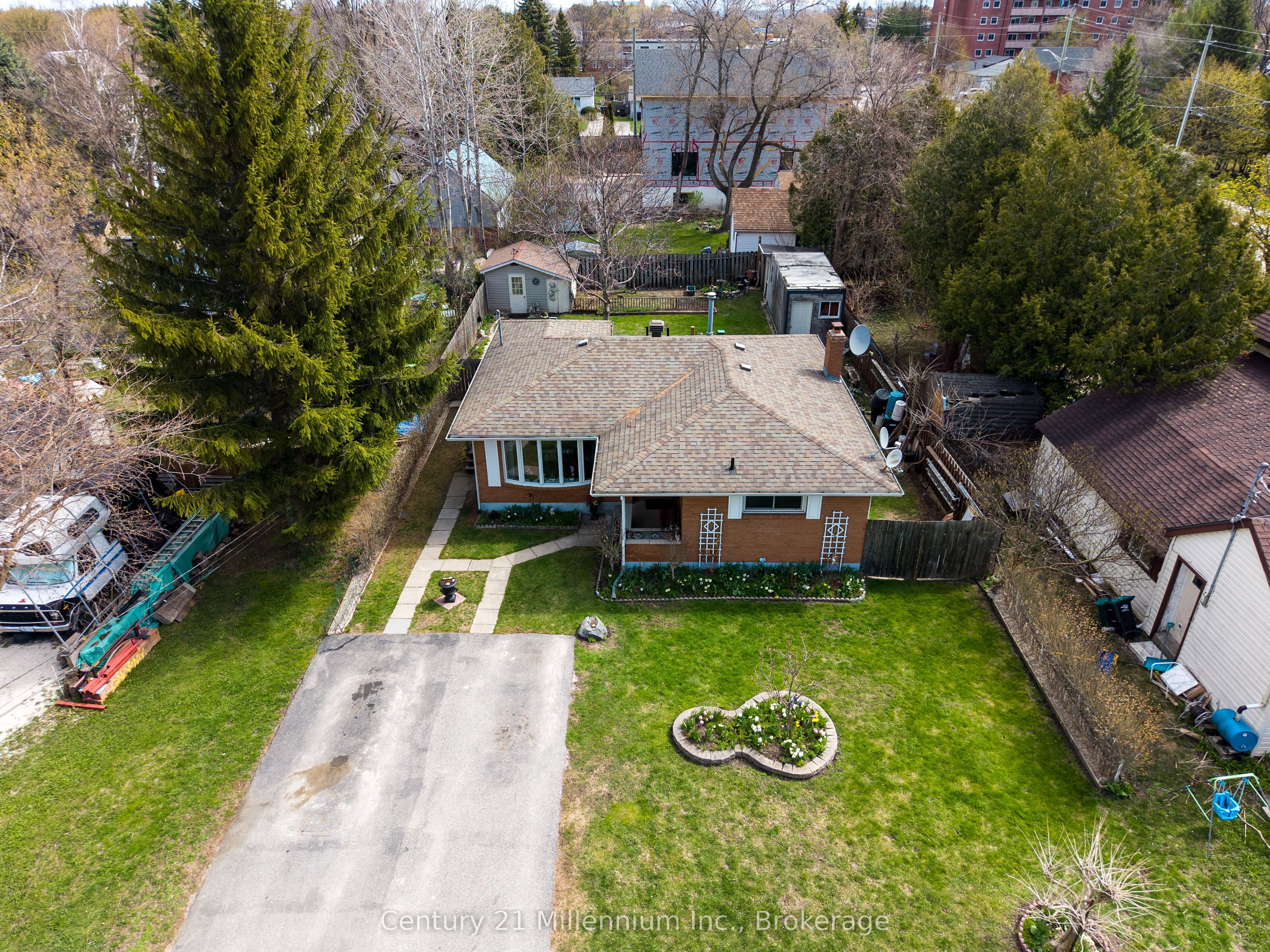 67 East Street E, Collingwood, ON L9Y 3W7